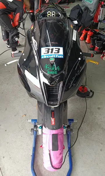 Aprilia RSV 1000 R - foto 4