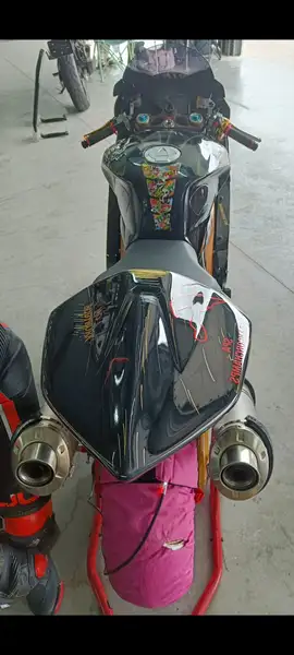 Aprilia RSV 1000 R - foto 2