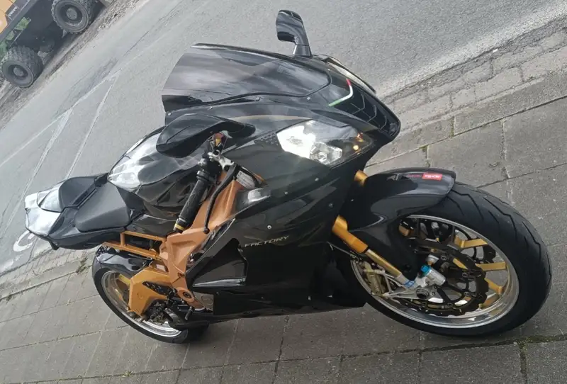 Aprilia RSV 1000 R - foto 7