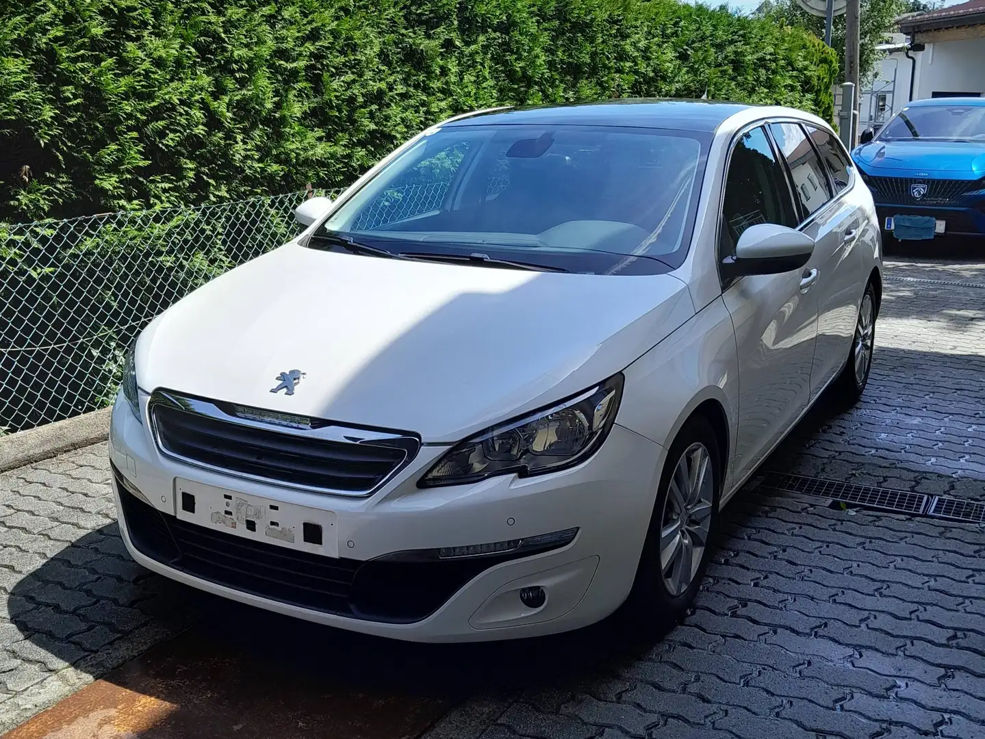 Peugeot 308 308 SW 1,6 BlueHDi S Weiß - 1