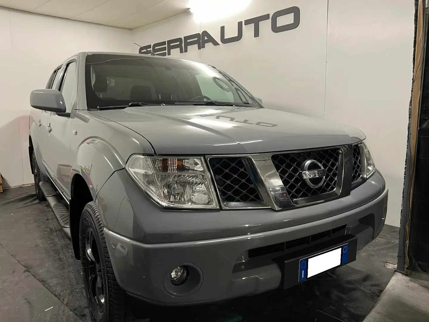 Nissan Navara Navara d.cab 2.5 dci SE 174cv Gris - 2