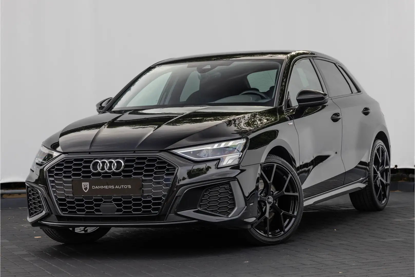 Audi A3 Sportback 30 TFSI S-tronic S-line LED Navi Camera Zwart - 1