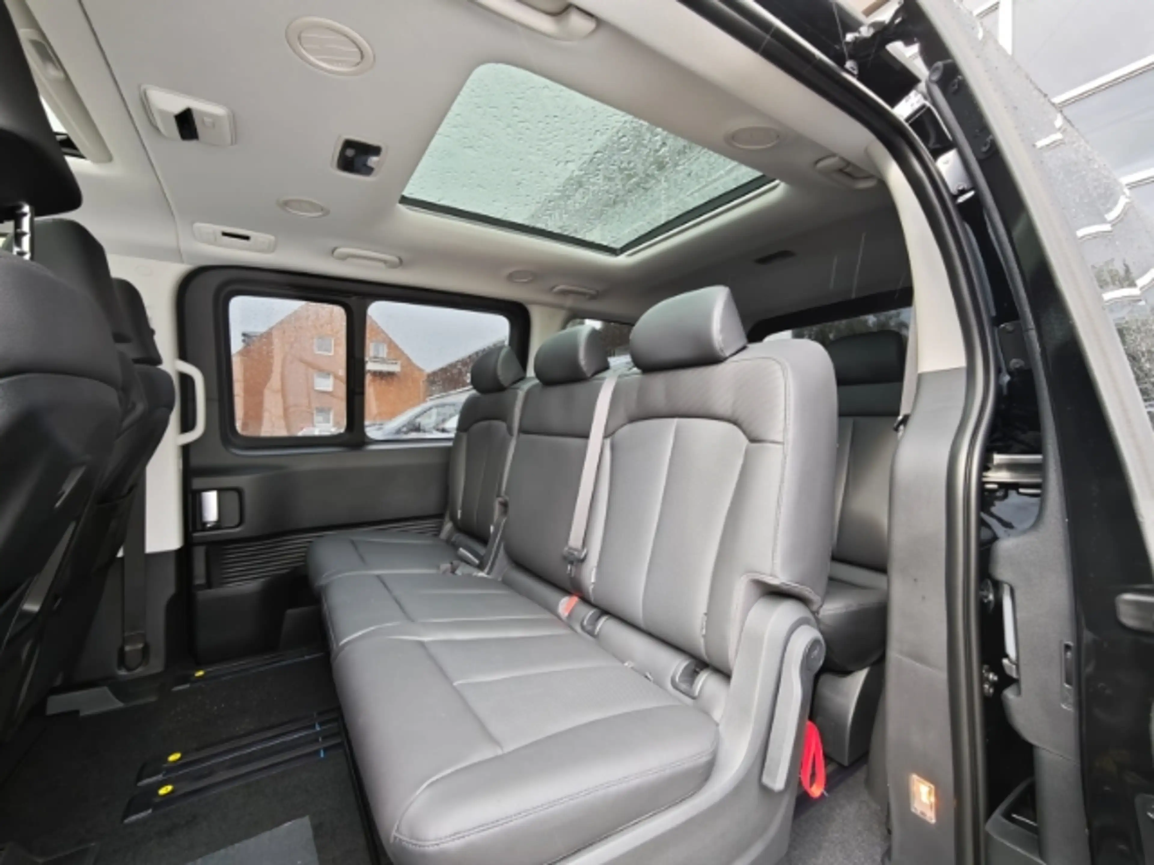 Hyundai STARIA Navi Digitales Cockpit 360 Kamera LED ACC El. Heck — photo 12