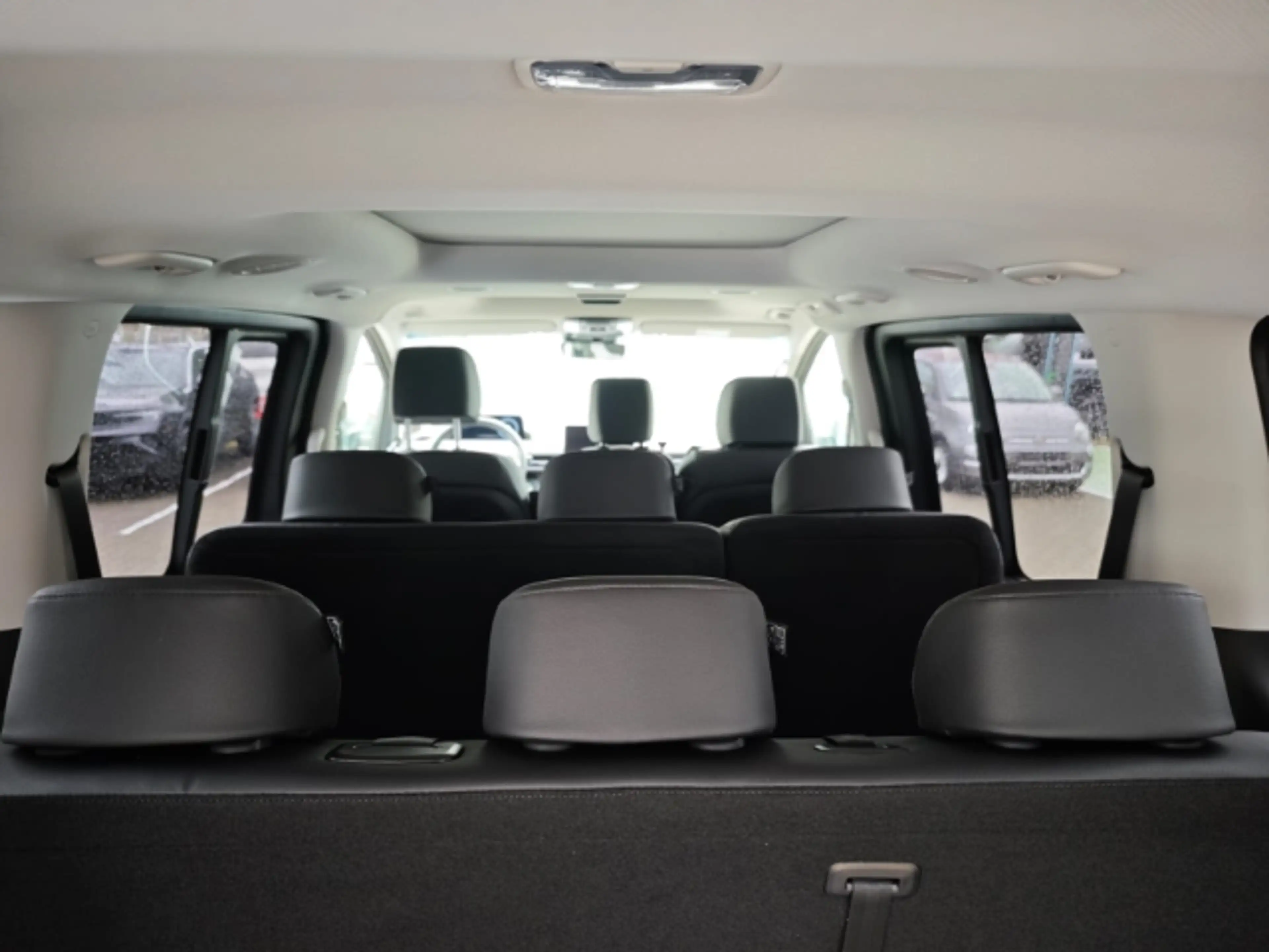 Hyundai STARIA Navi Digitales Cockpit 360 Kamera LED ACC El. Heck — photo 15