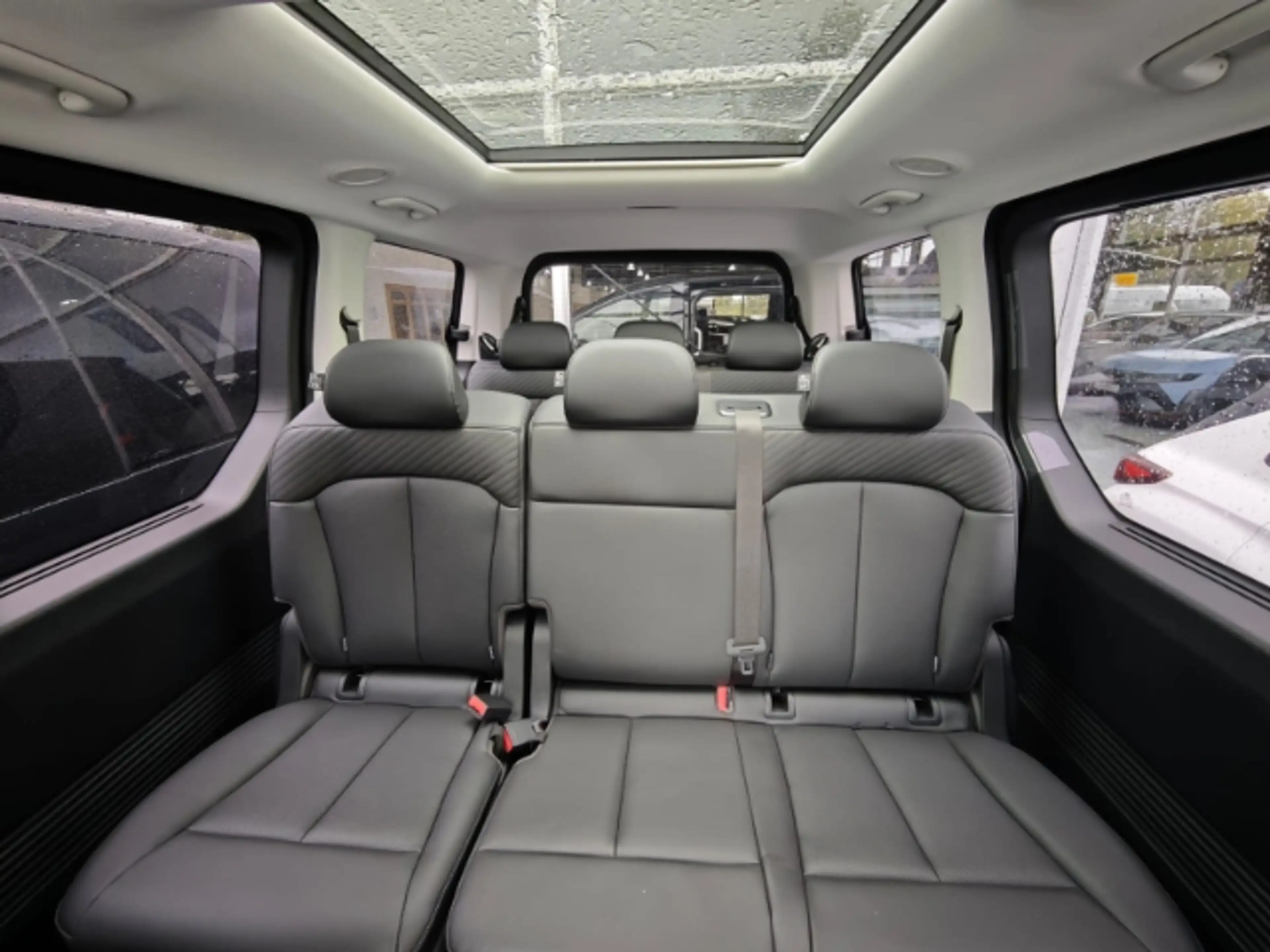 Hyundai STARIA Navi Digitales Cockpit 360 Kamera LED ACC El. Heck — photo 14