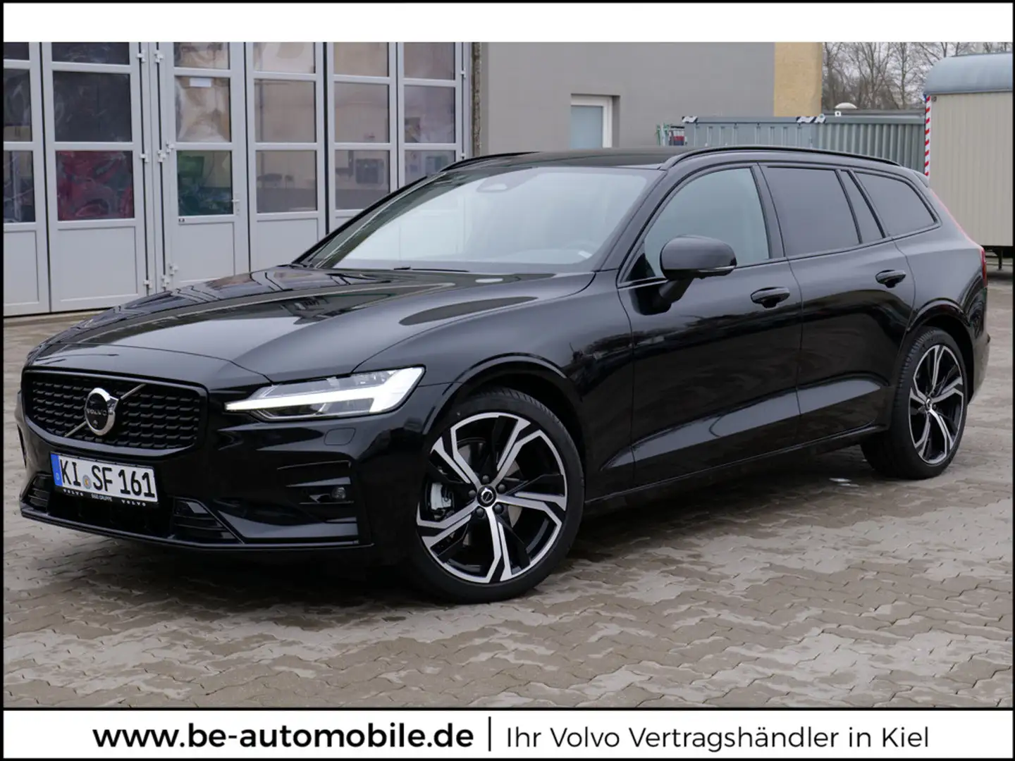 Volvo V60 B4 Automatik Plus Dark Schwarz - 1