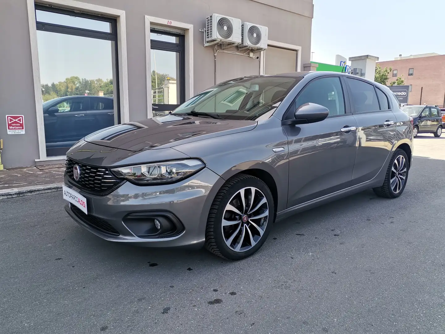 Fiat Tipo 5p 1.4 Lounge 95cv Gris - 1