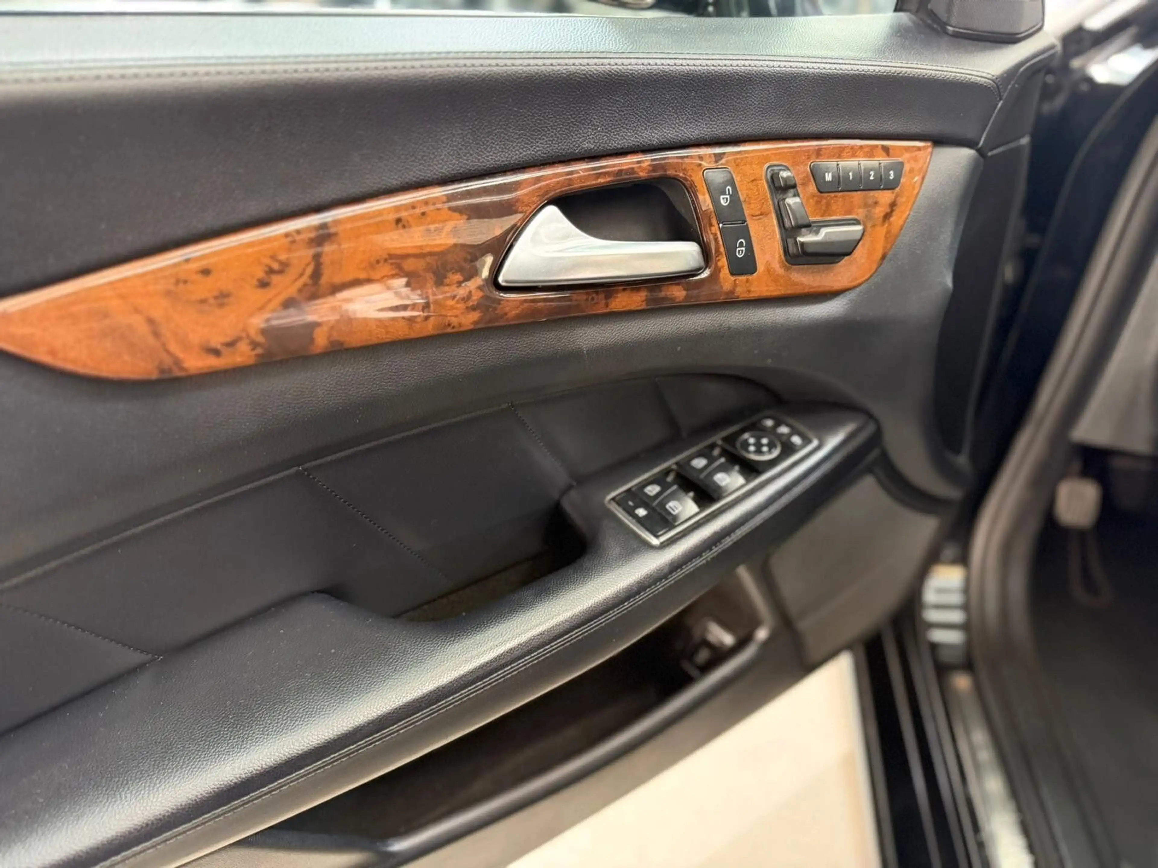 Mercedes-Benz CLS 350 BE PDC Navi Xenon Foliert Export — photo 13