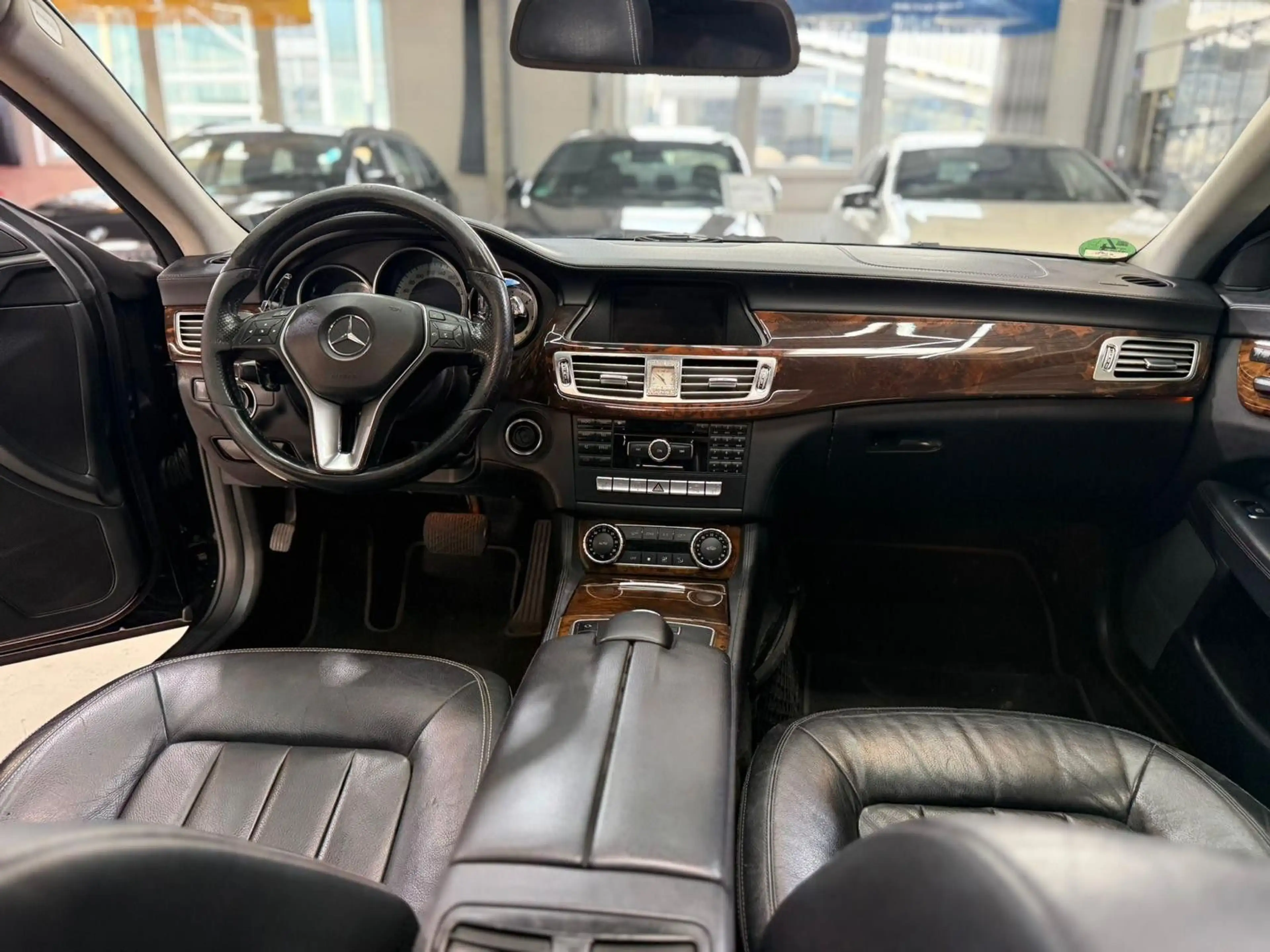 Mercedes-Benz CLS 350 BE PDC Navi Xenon Foliert Export — photo 15