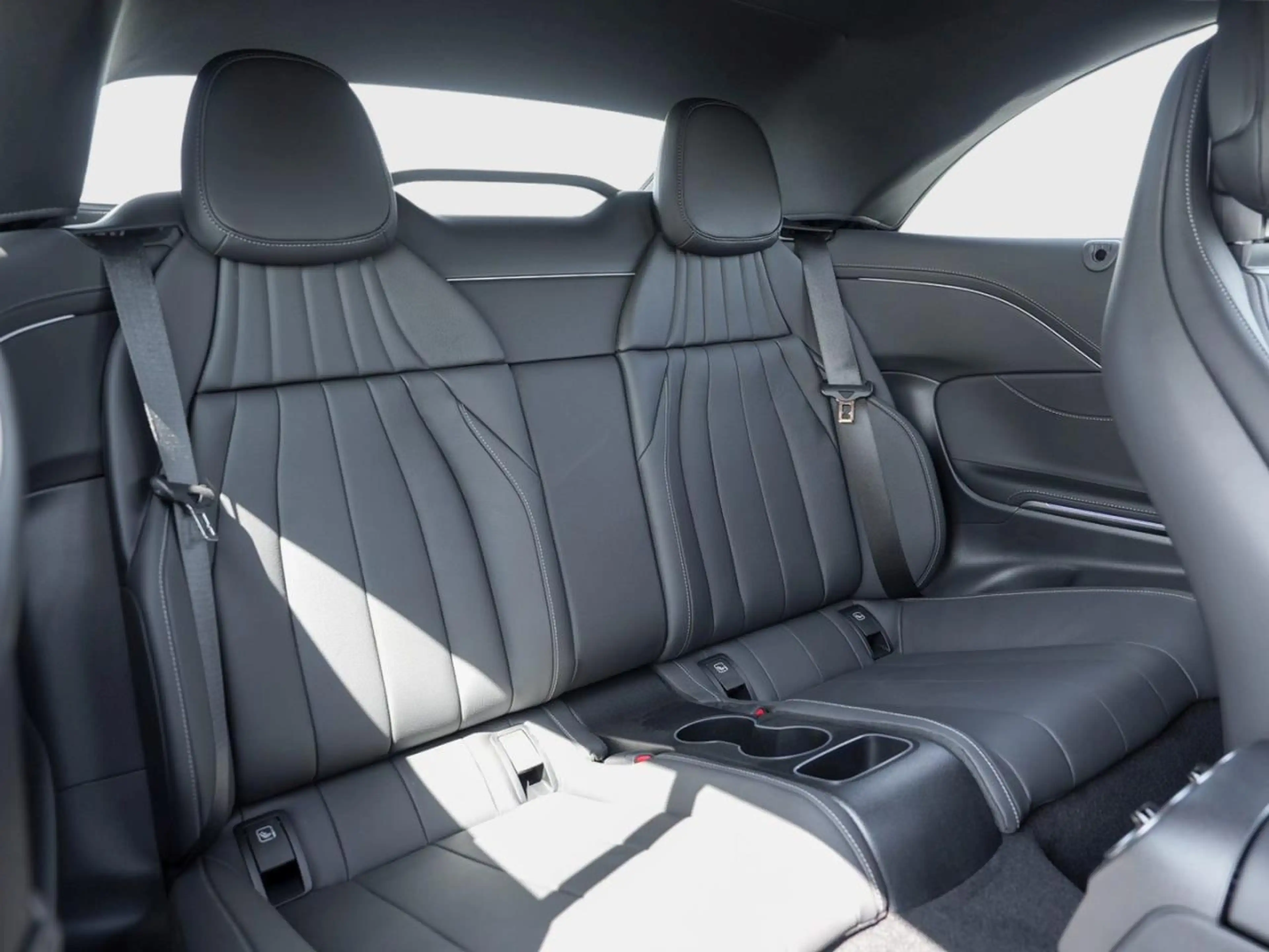 Mercedes-Benz CLE 300 4MATIC Cabriolet AMG 360° Distronic HUD — photo 11