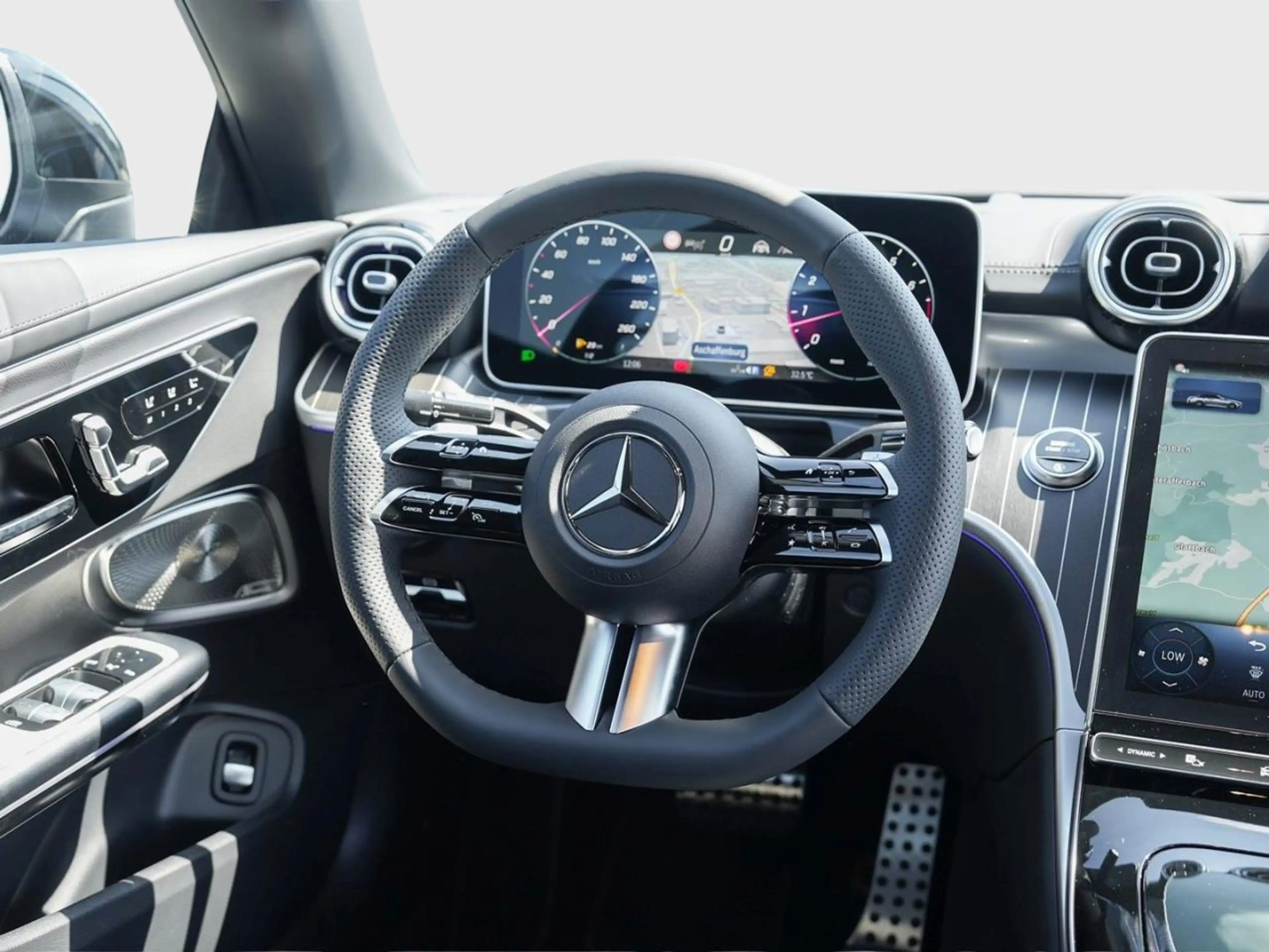 Mercedes-Benz CLE 300 4MATIC Cabriolet AMG 360° Distronic HUD — photo 8