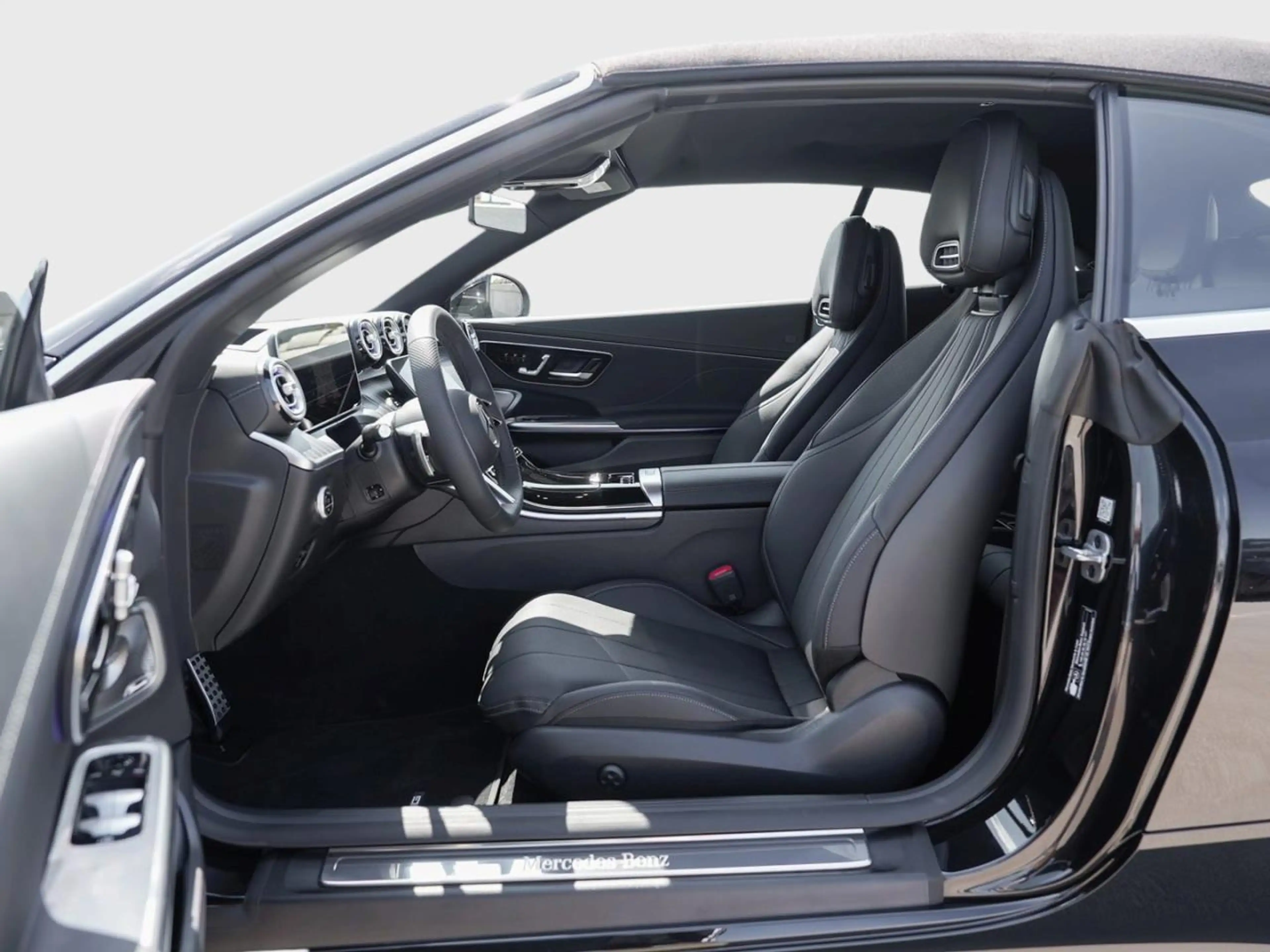 Mercedes-Benz CLE 300 4MATIC Cabriolet AMG 360° Distronic HUD — photo 7