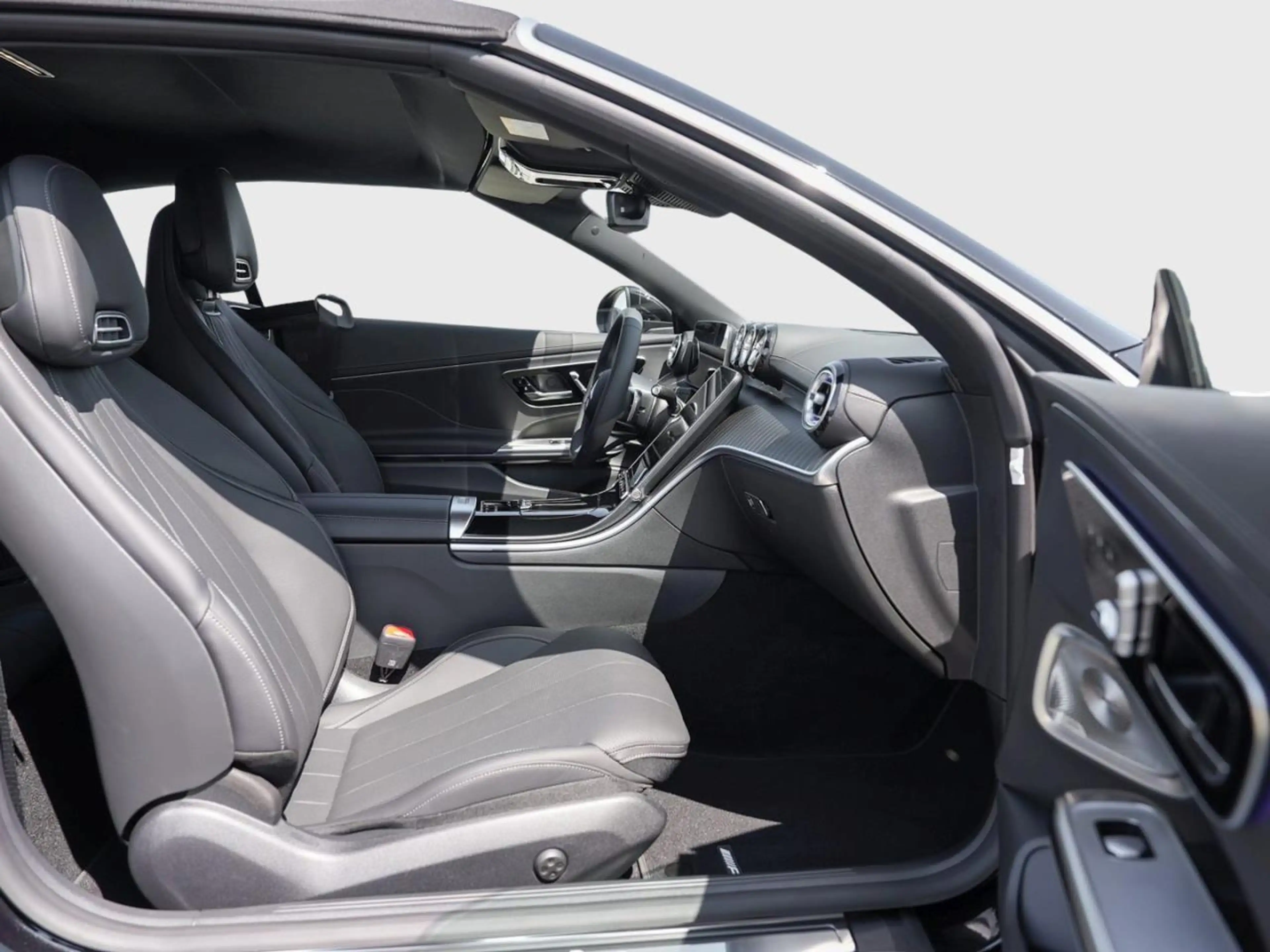 Mercedes-Benz CLE 300 4MATIC Cabriolet AMG 360° Distronic HUD — photo 9