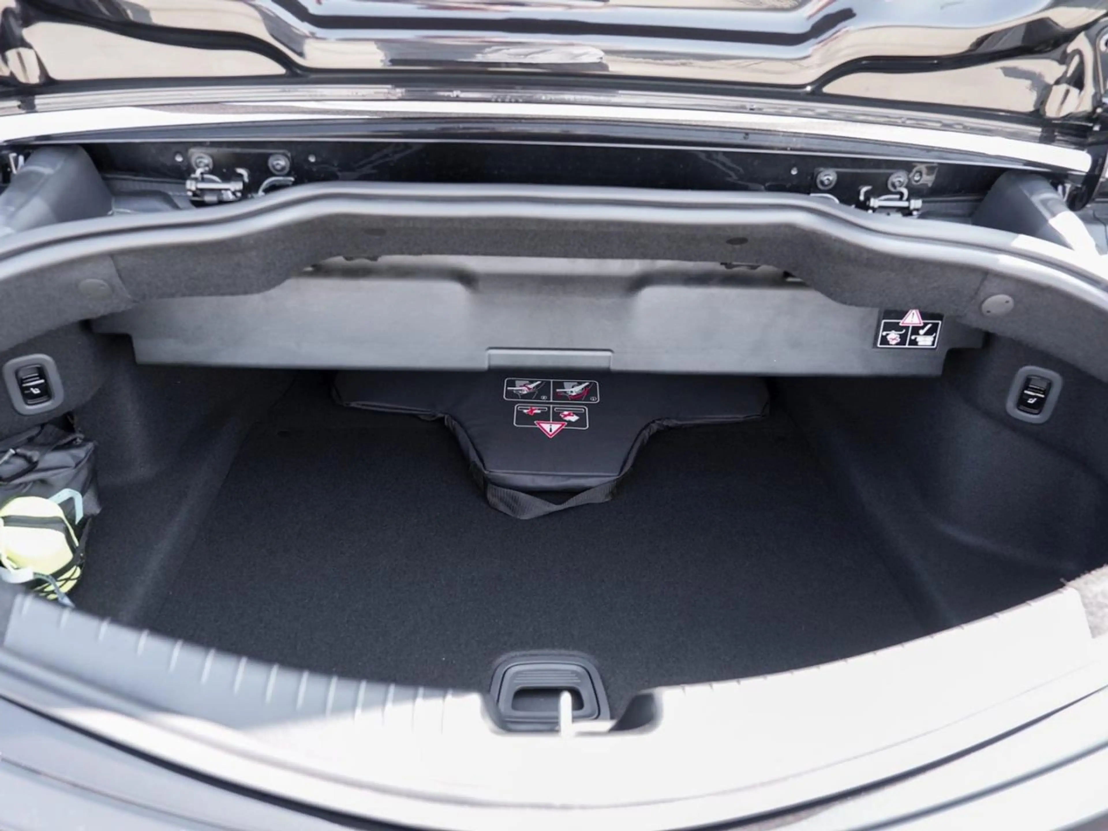 Mercedes-Benz CLE 300 4MATIC Cabriolet AMG 360° Distronic HUD — photo 6