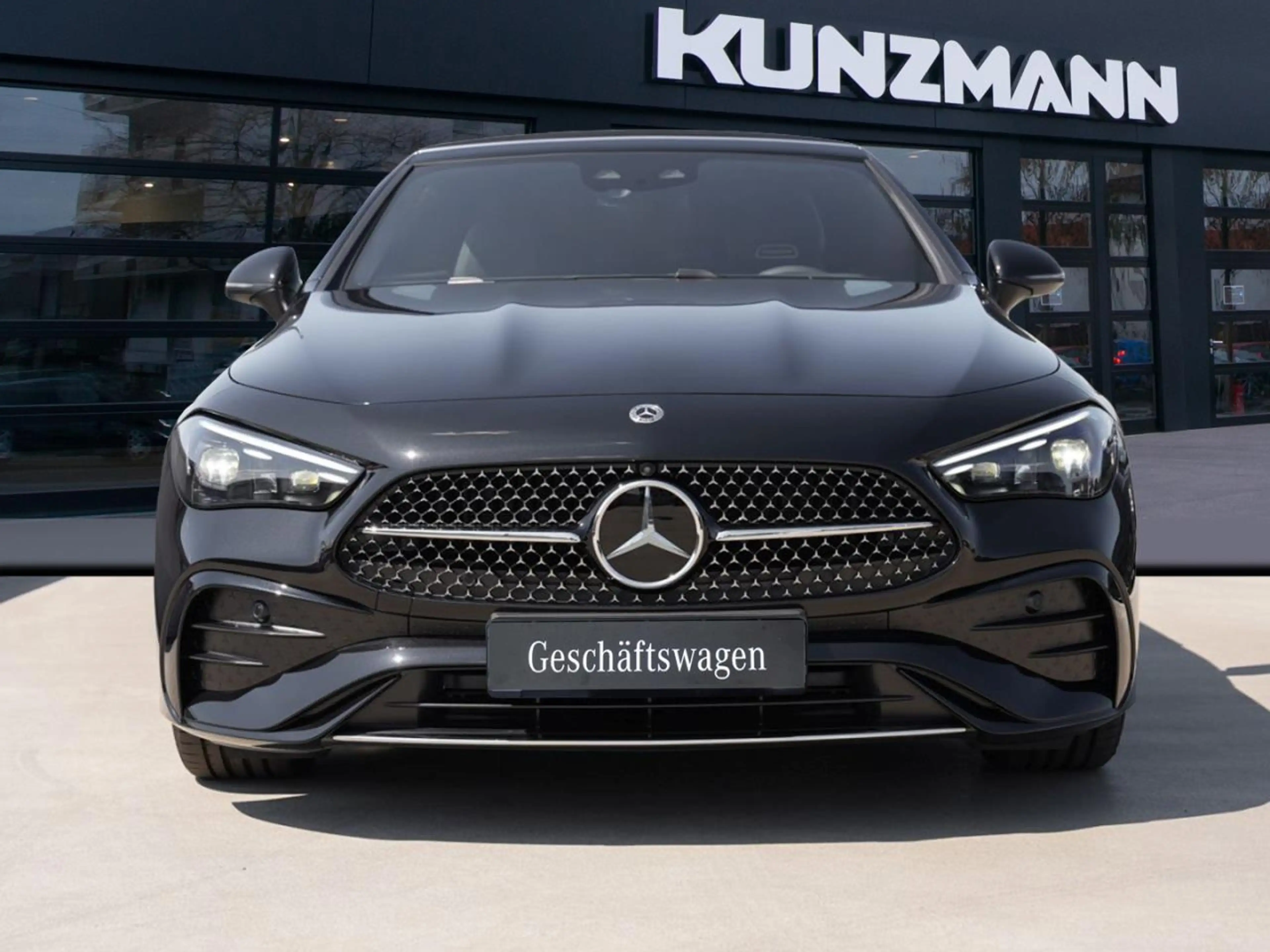Mercedes-Benz CLE 300 4MATIC Cabriolet AMG 360° Distronic HUD — photo 2