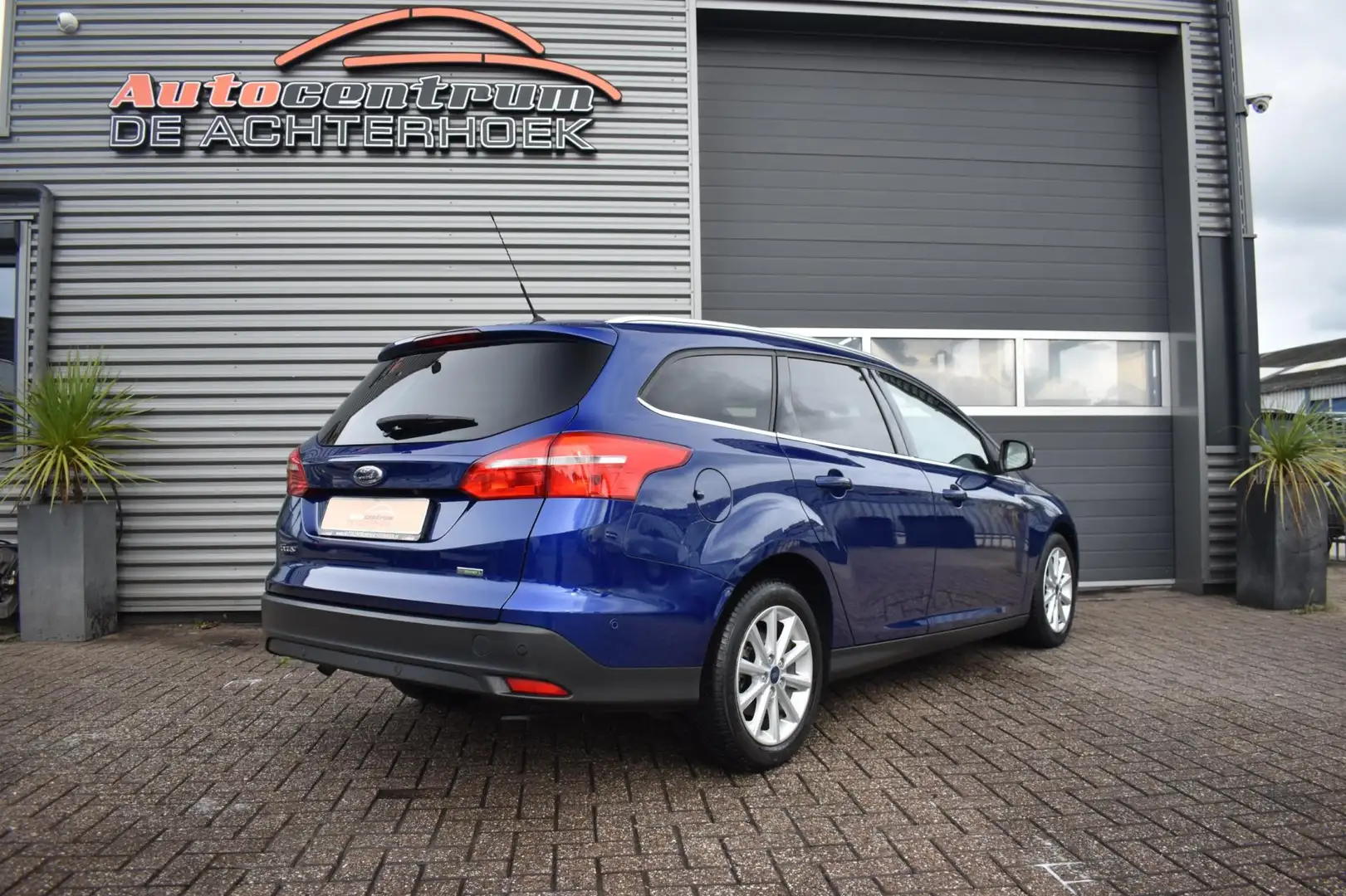 Ford Focus Wagon Turnier 1.0 Titanium Xenon / Camera / Cruise Bleu - 2