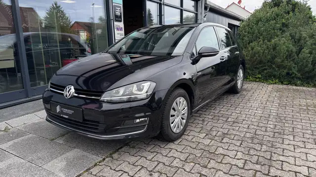 Volkswagen Golf view 3
