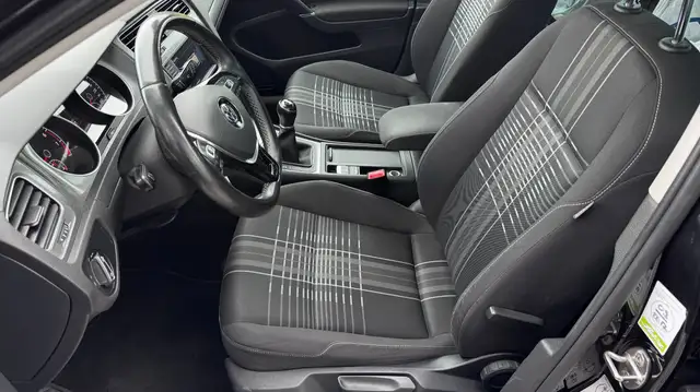 Volkswagen Golf view 11