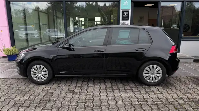 Volkswagen Golf view 4