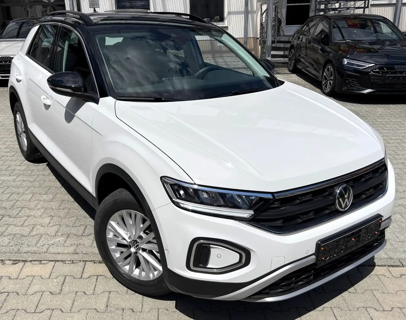 Volkswagen T-Roc Life 1,5 TSI, AHK, ACC, Navi Weiß - 1