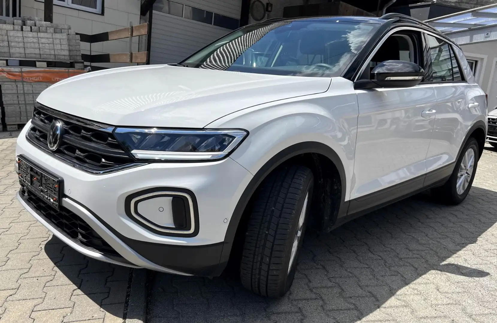 Volkswagen T-Roc Life 1,5 TSI, AHK, ACC, Navi Weiß - 2