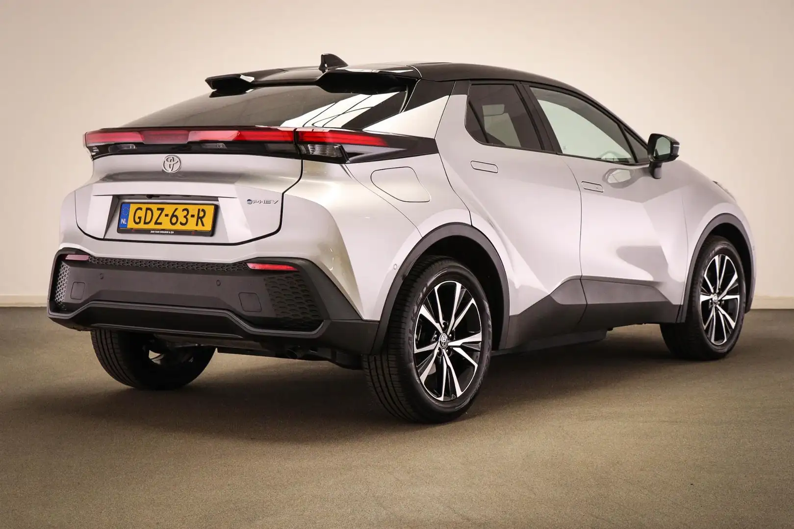 Toyota C-HR 2.0 Plug-in Hybrid 220 First Edition | LED | DAB | Grijs - 2