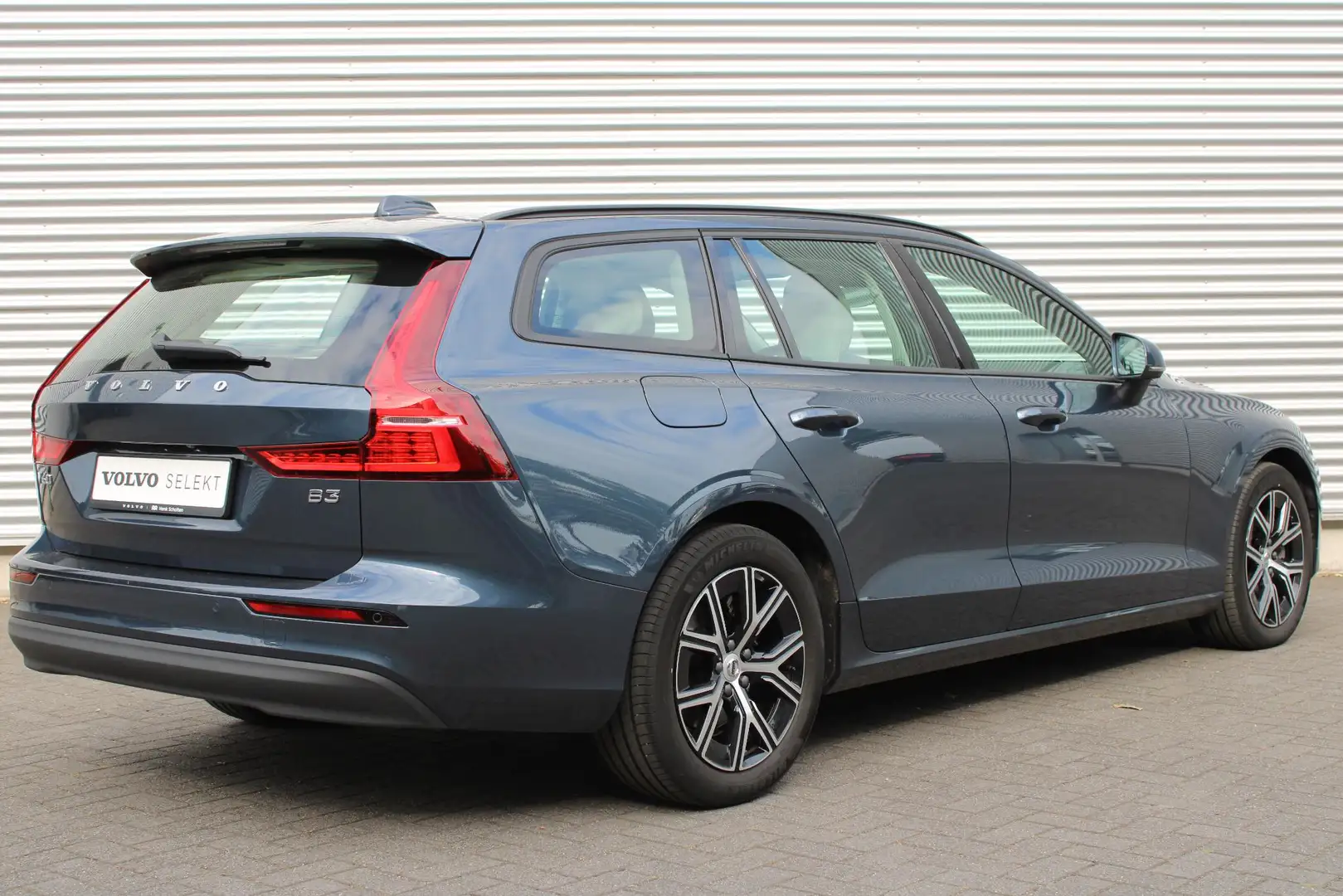 Volvo V60 B3 Automaat Essential Edition | lichtmetalen velge Albastru - 2