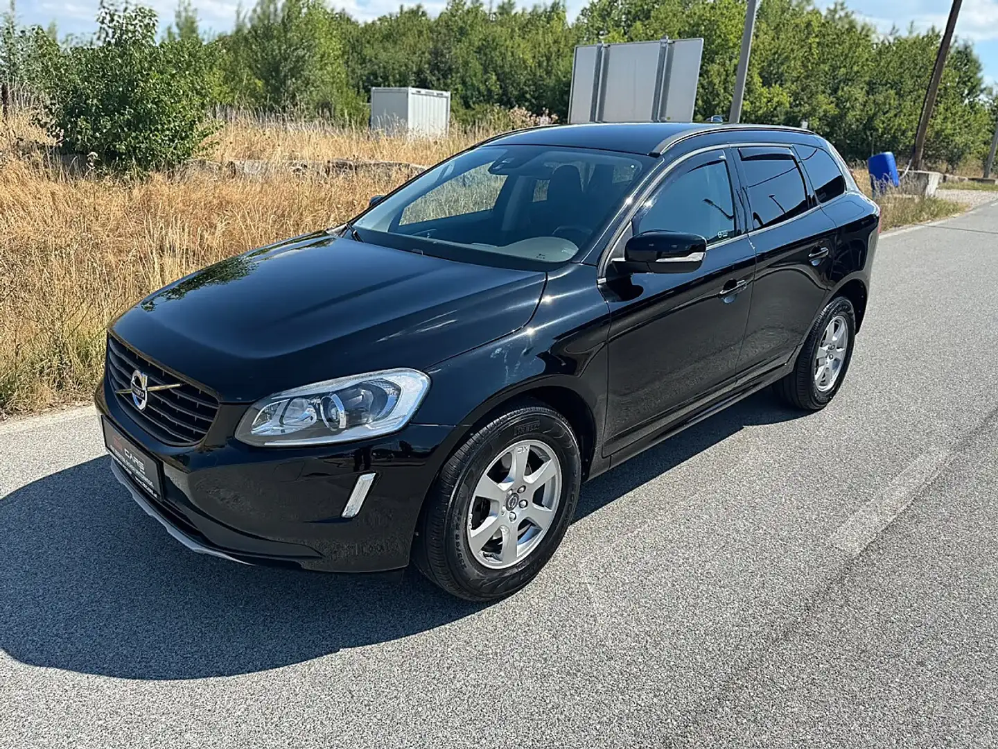 Volvo XC60 D4 Kinetic AWD Geartronic Schwarz - 1