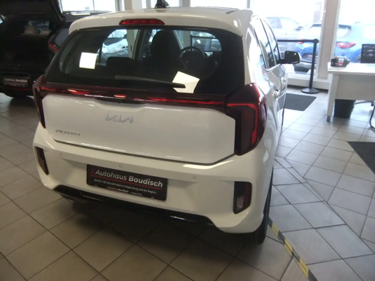 Kia Picanto 1.0 Vision Weiß - 2