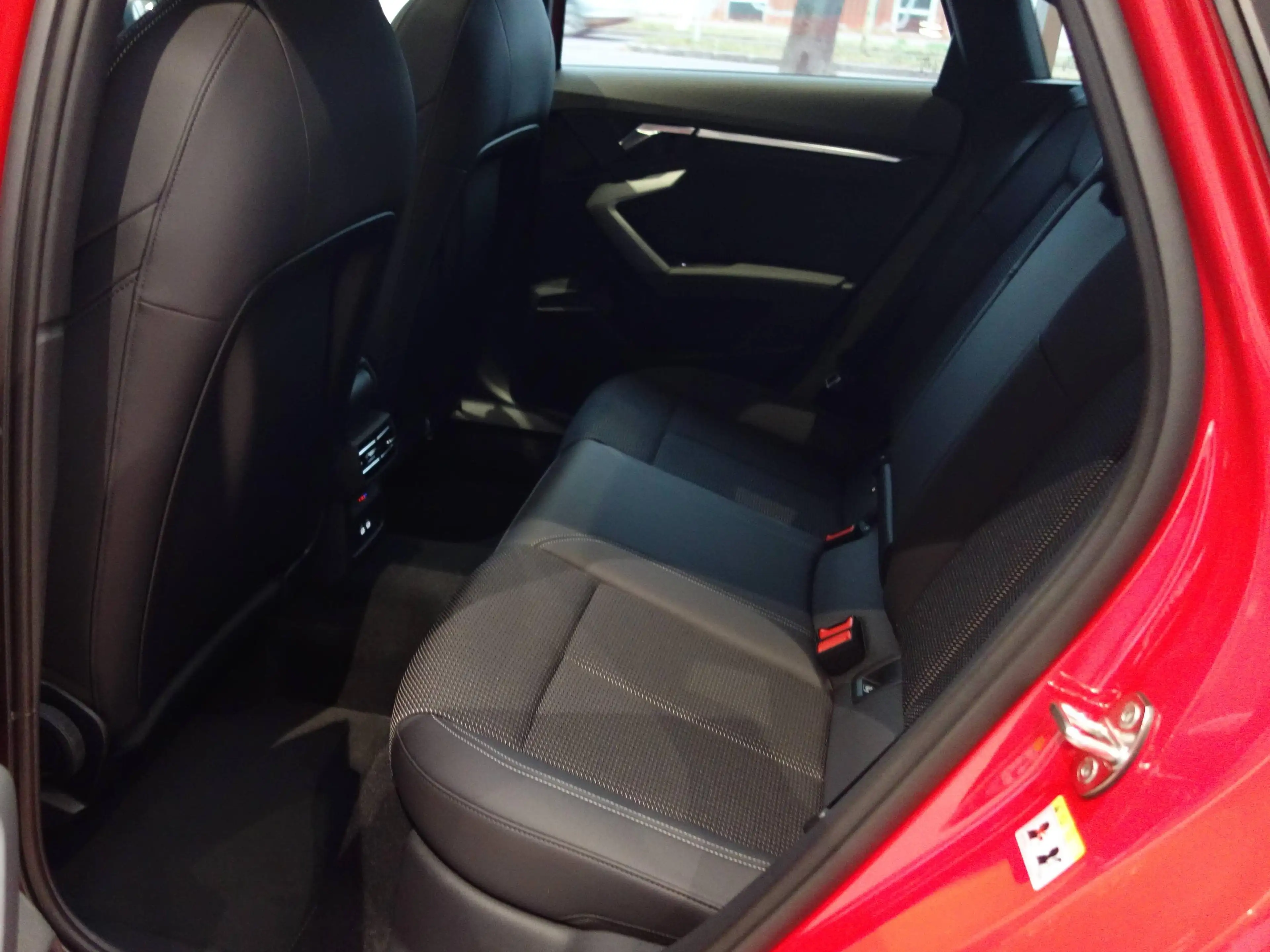 Audi A3 TFSI S-Line s-tronic — photo 6