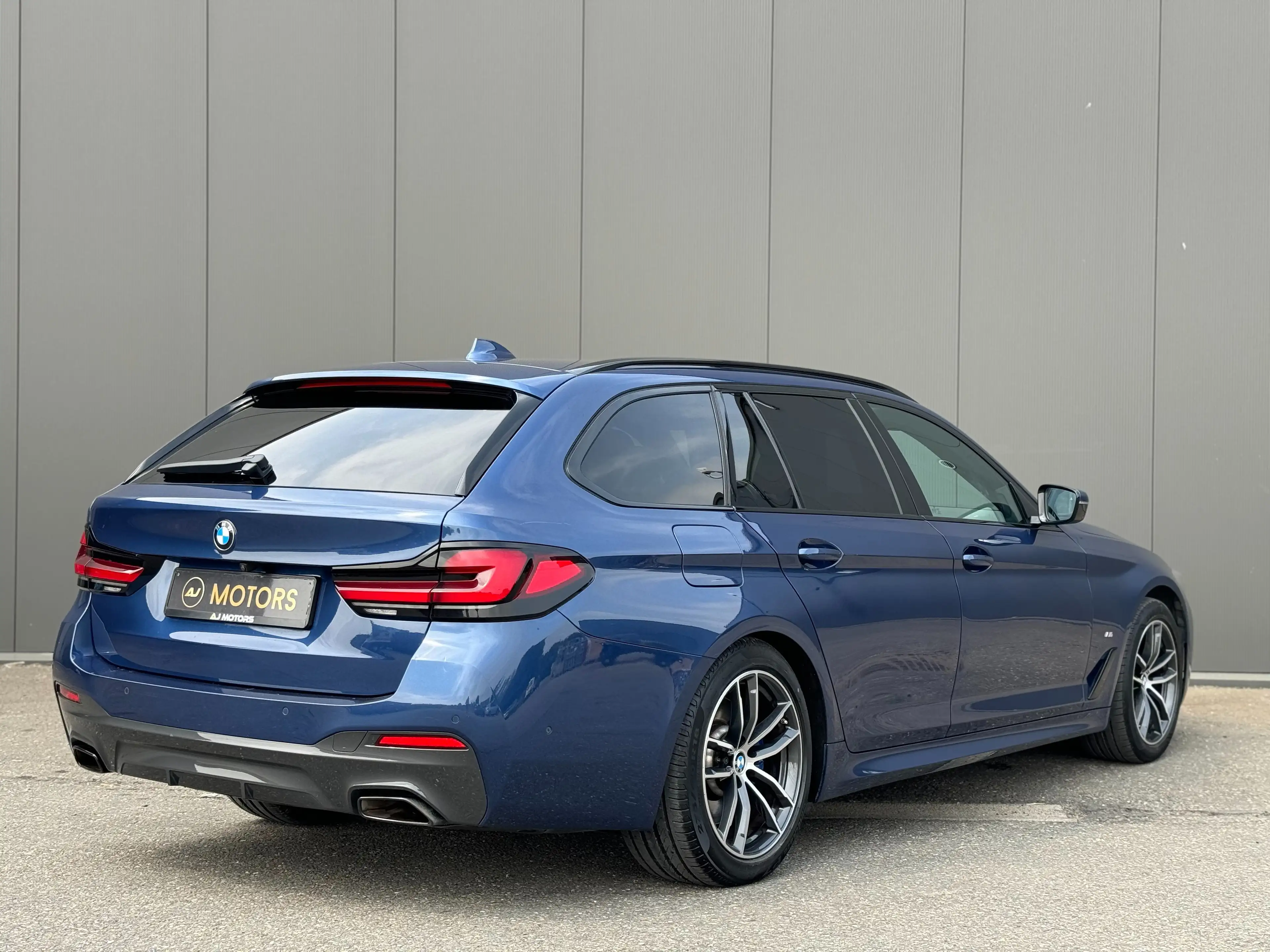 BMW 518 dA 136cv MHEV - Pack M - Toit ouvrant - 360 - TVA — photo 2