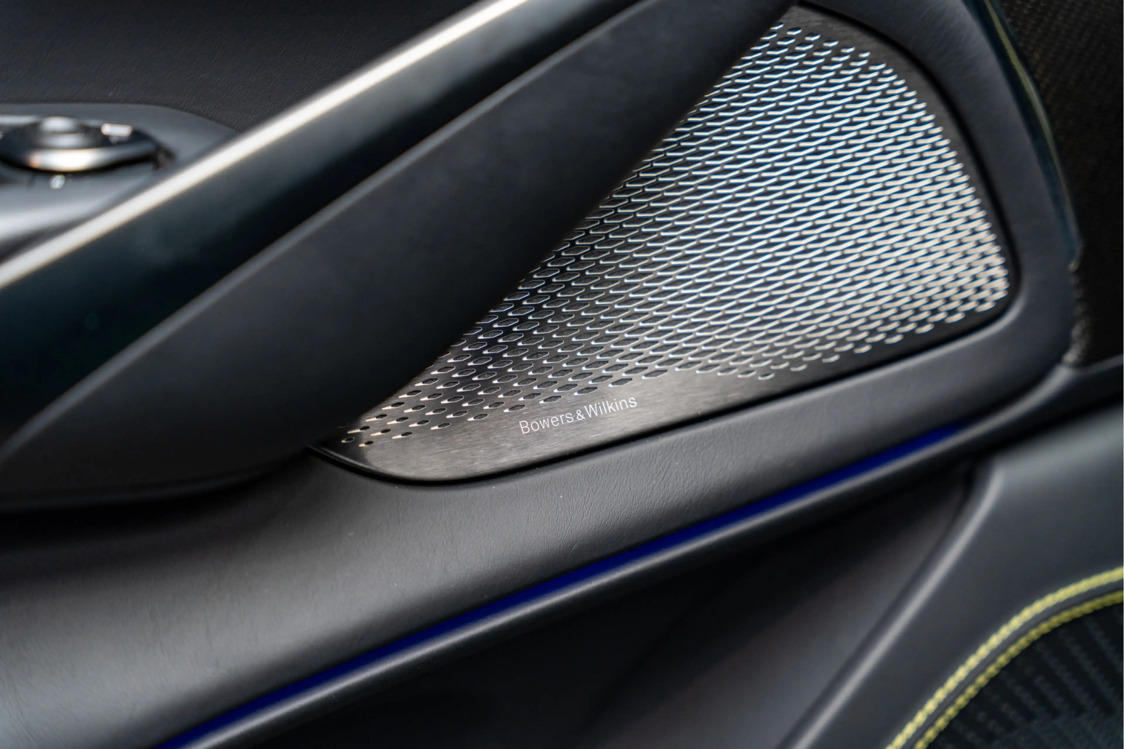 Aston Martin DBX 707 AMR Facelift Carbon Podium Green 4.0 V8 707 — photo 28