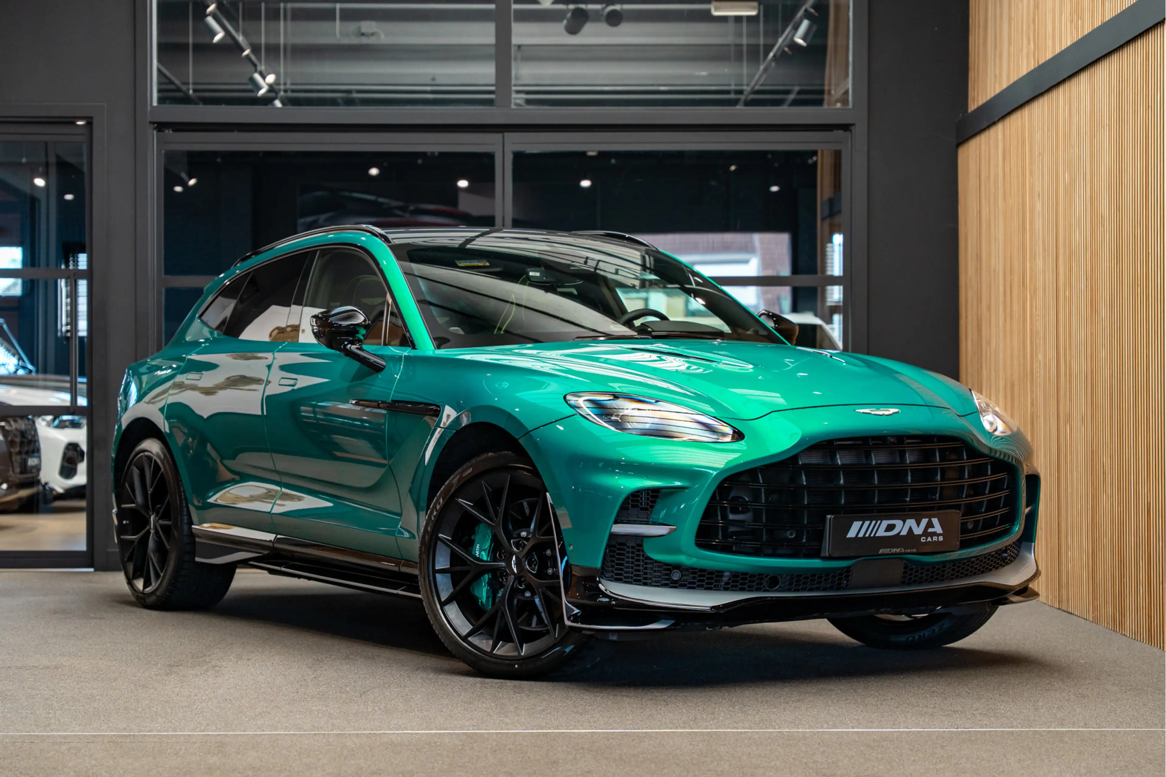 Aston Martin DBX 707 AMR Facelift Carbon Podium Green 4.0 V8 707