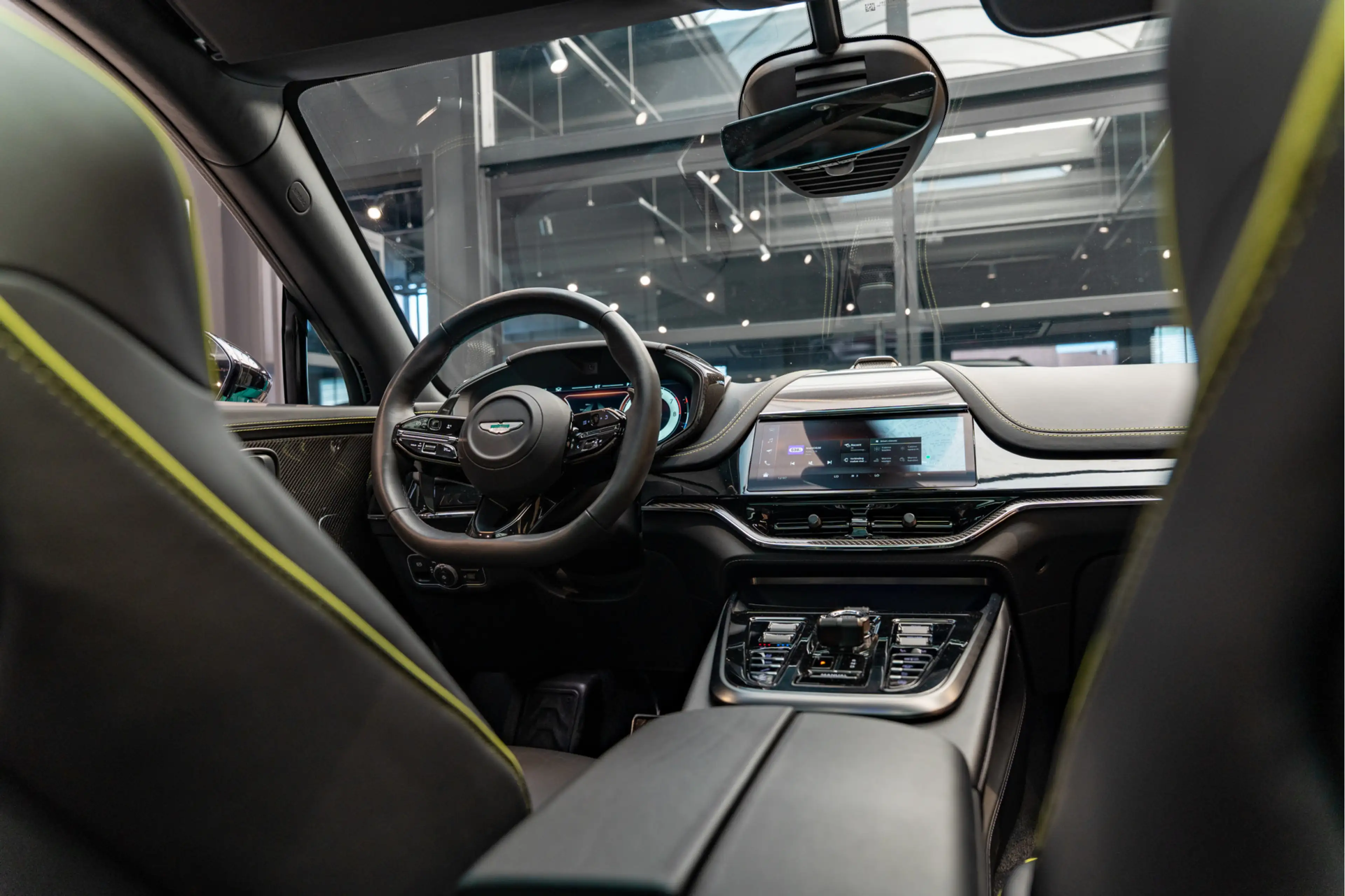 Aston Martin DBX 707 AMR Facelift Carbon Podium Green 4.0 V8 707 — photo 31