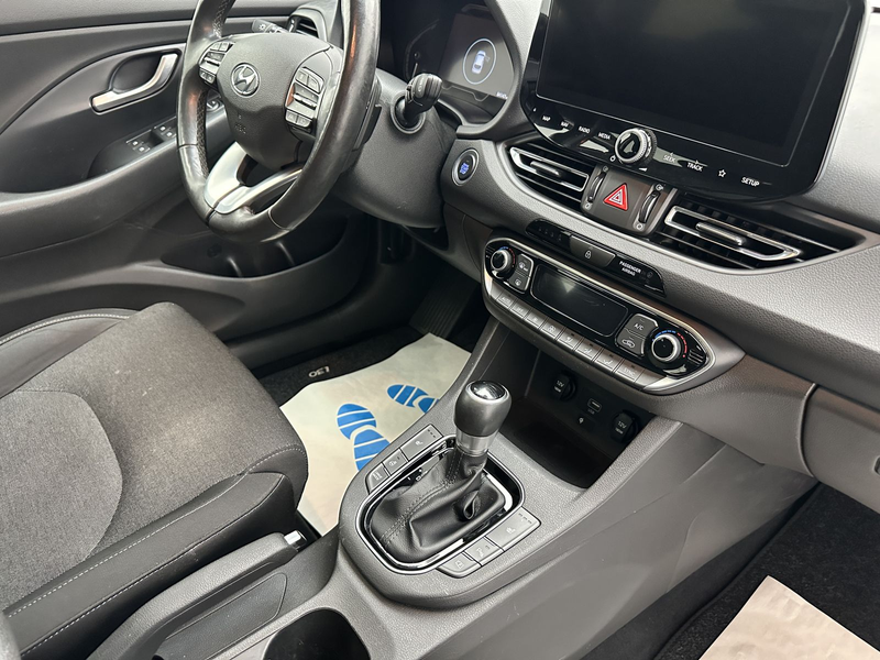 Hyundai i30 Mild-Hybrid "PANO-NAVI-CAM-SITZH-ALU" — photo 11