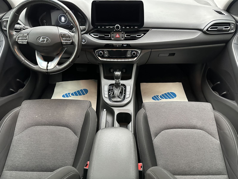Hyundai i30 Mild-Hybrid "PANO-NAVI-CAM-SITZH-ALU" — photo 13