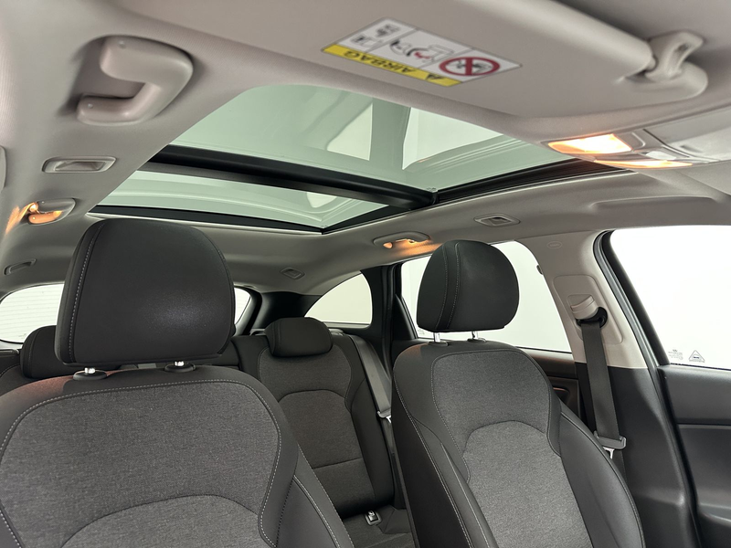 Hyundai i30 Mild-Hybrid "PANO-NAVI-CAM-SITZH-ALU" — photo 9