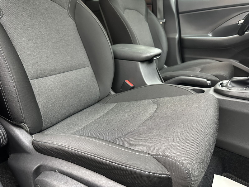 Hyundai i30 Mild-Hybrid "PANO-NAVI-CAM-SITZH-ALU" — photo 10