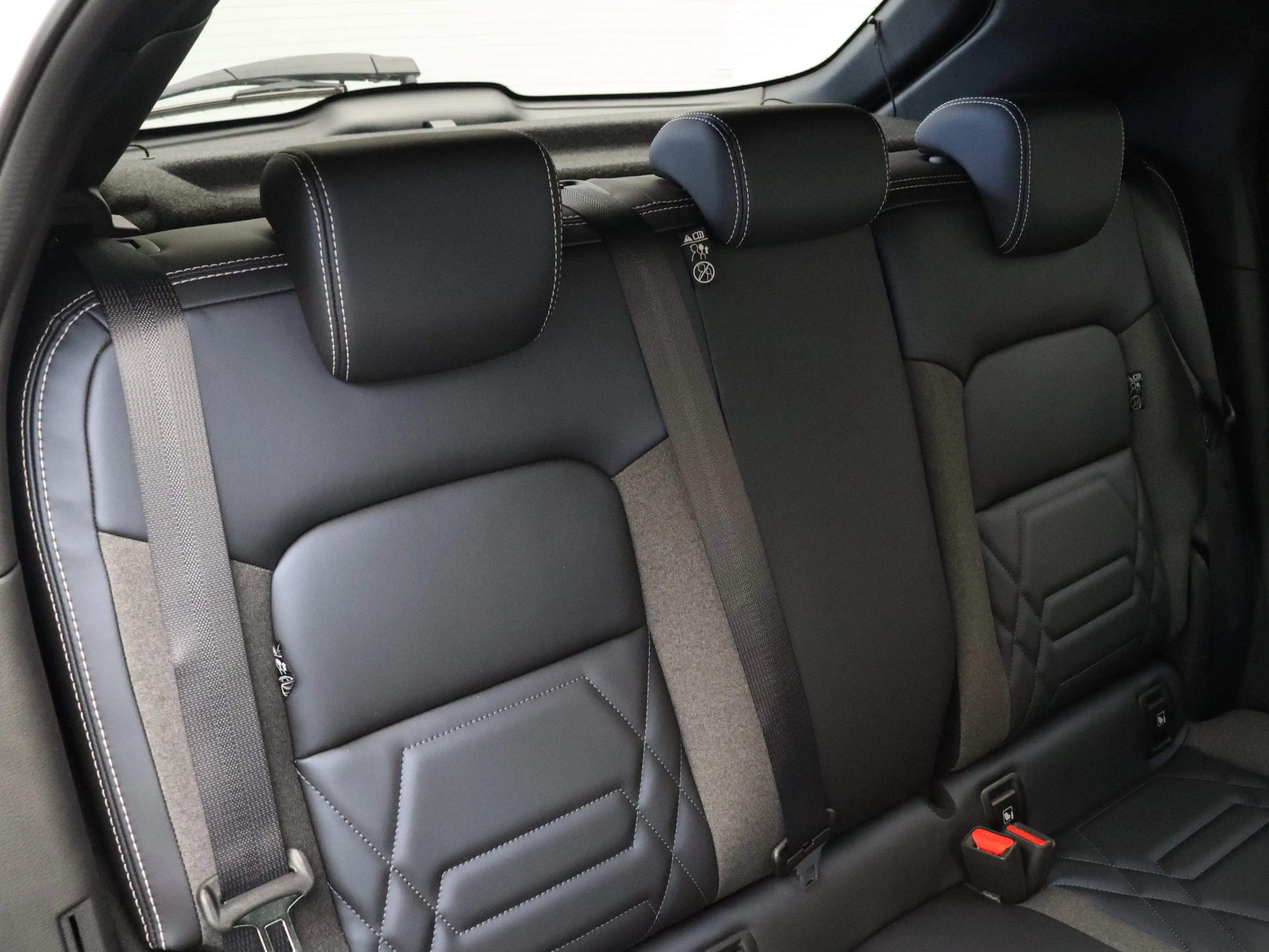 Nissan Juke Pulse Hybrid 143 | "Interior Pack Plus” - donkerbl — photo 9