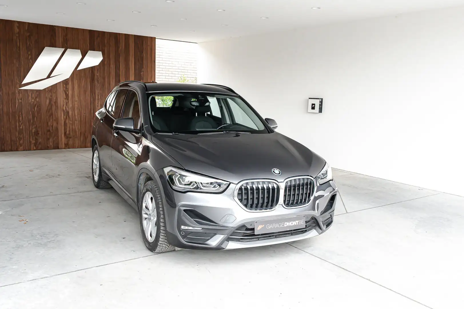 BMW X1 xdrive 25e Apple Carplay, advantage, LED Grijs - 1