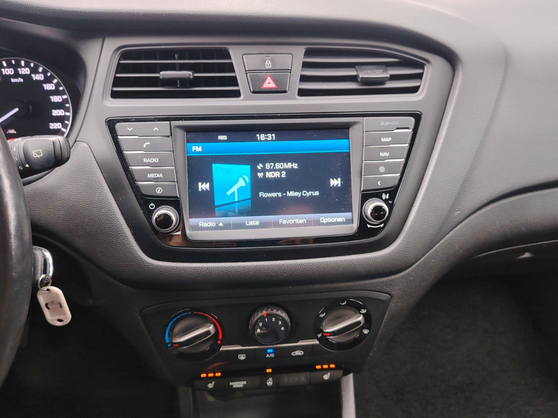 Hyundai i20 Passion +/ 1 Hand / Kamera / — photo 15
