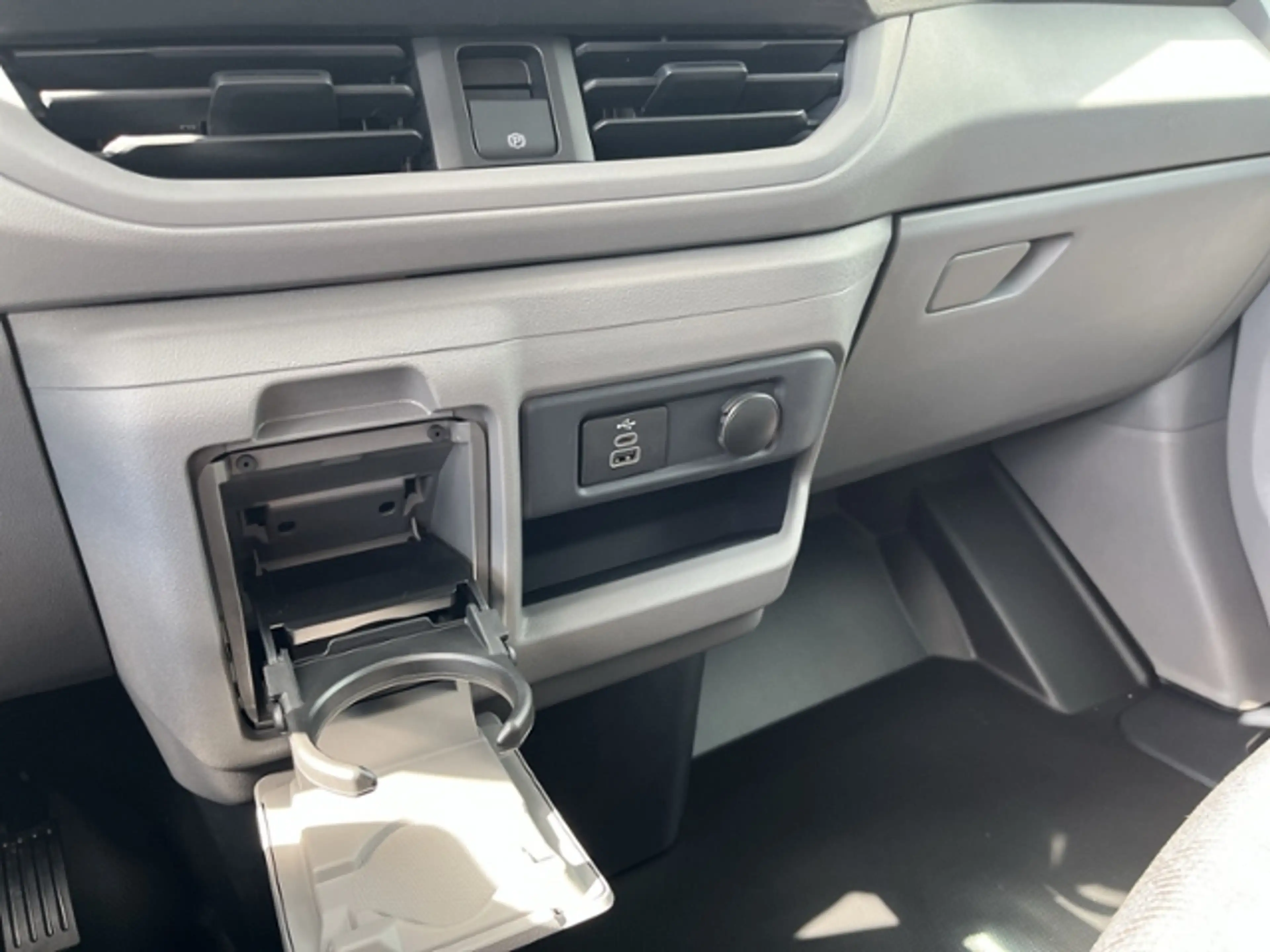 Volkswagen T7 Kombi Transporter T7 Kombi 2.0 TDI, 8G-Aut. — photo 12