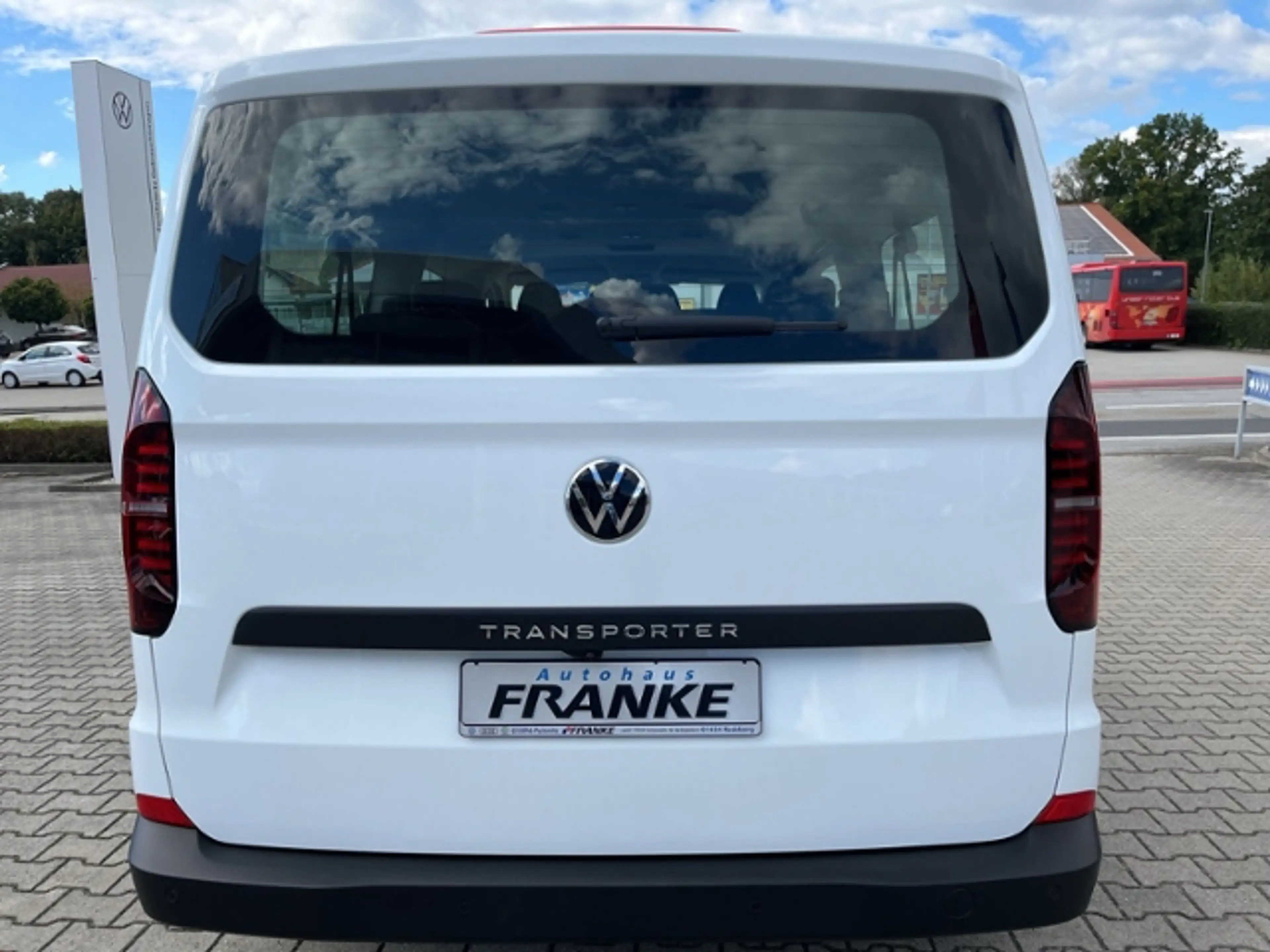 Volkswagen T7 Kombi Transporter T7 Kombi 2.0 TDI, 8G-Aut. — photo 5