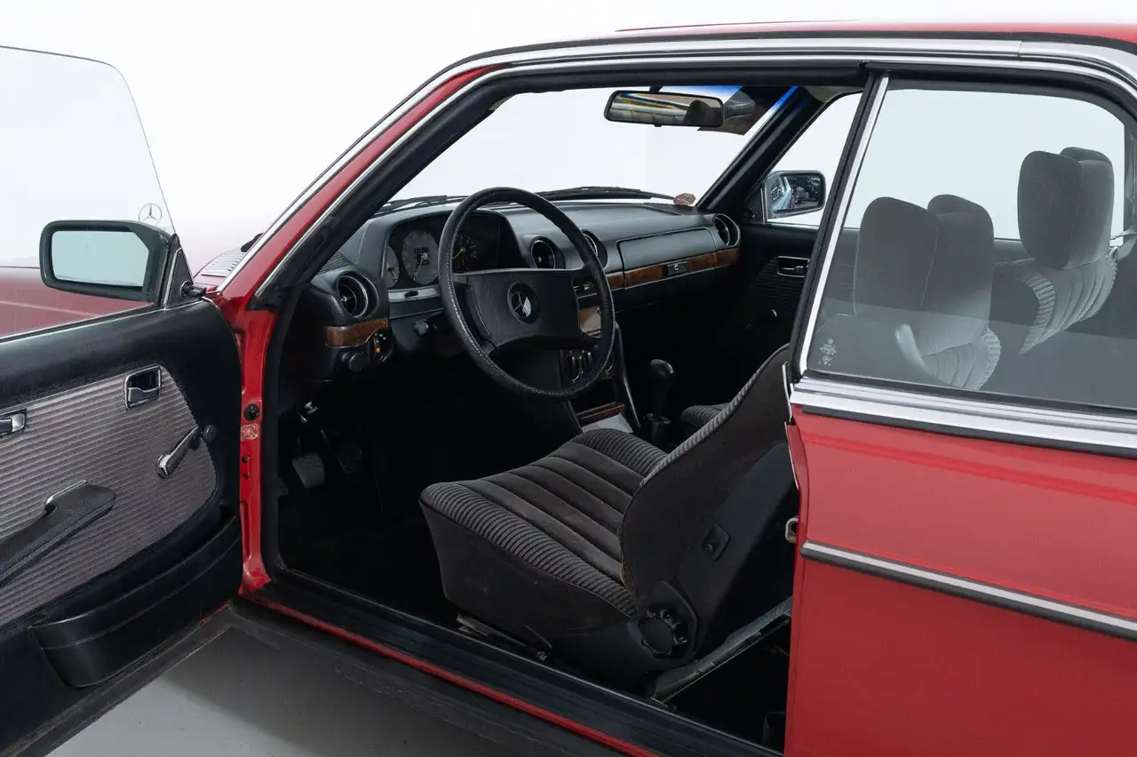 Mercedes-Benz 230 Coupe, foto 9