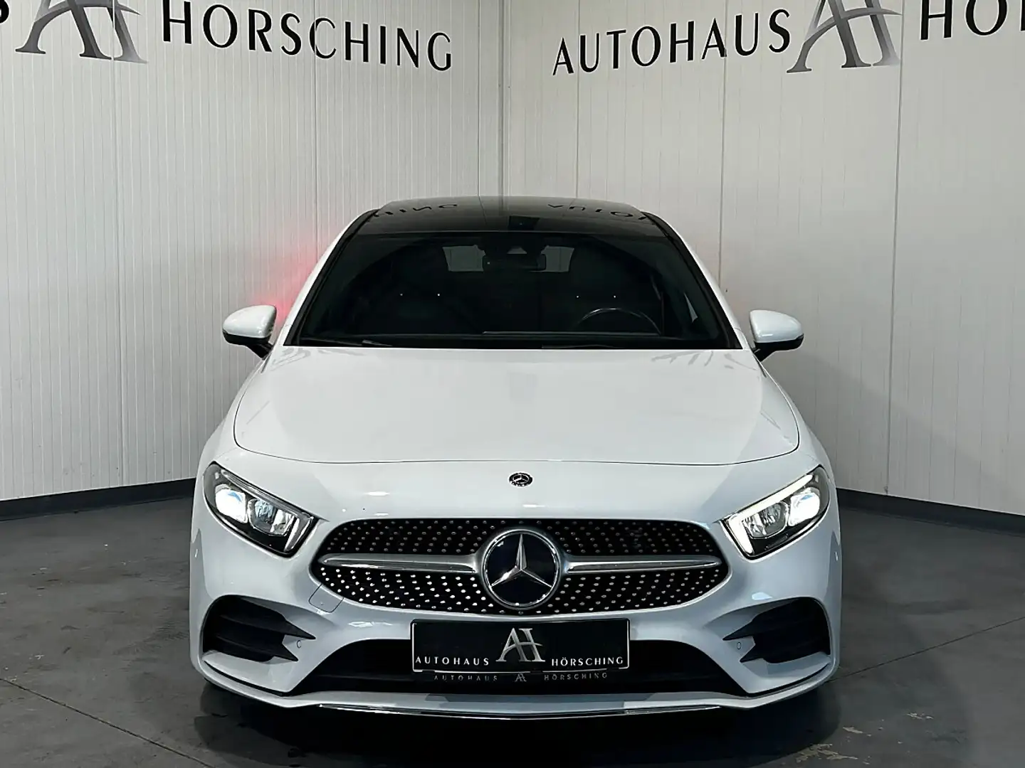 Mercedes-Benz A 180 d Limousine Aut.//AMG-PAKET//PANO//AMBIENTE//SI... Weiß - 2
