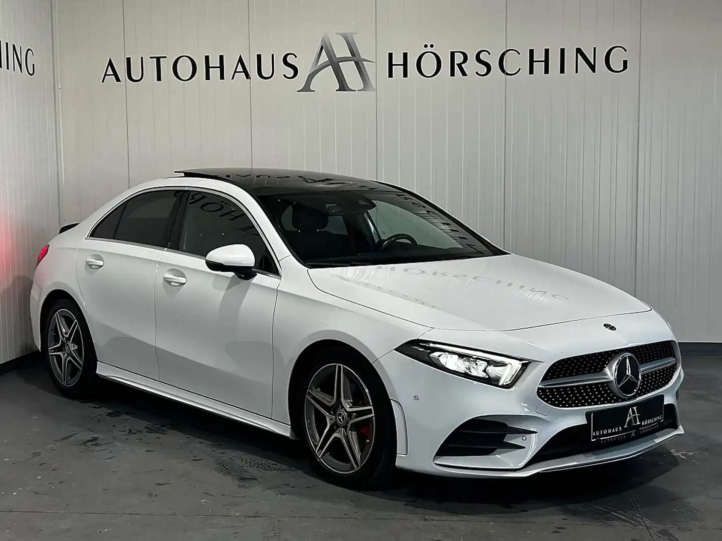 Mercedes-Benz A 180 d Limousine Aut.//AMG-PAKET//PANO//AMBIENTE//SI... Weiß - 1