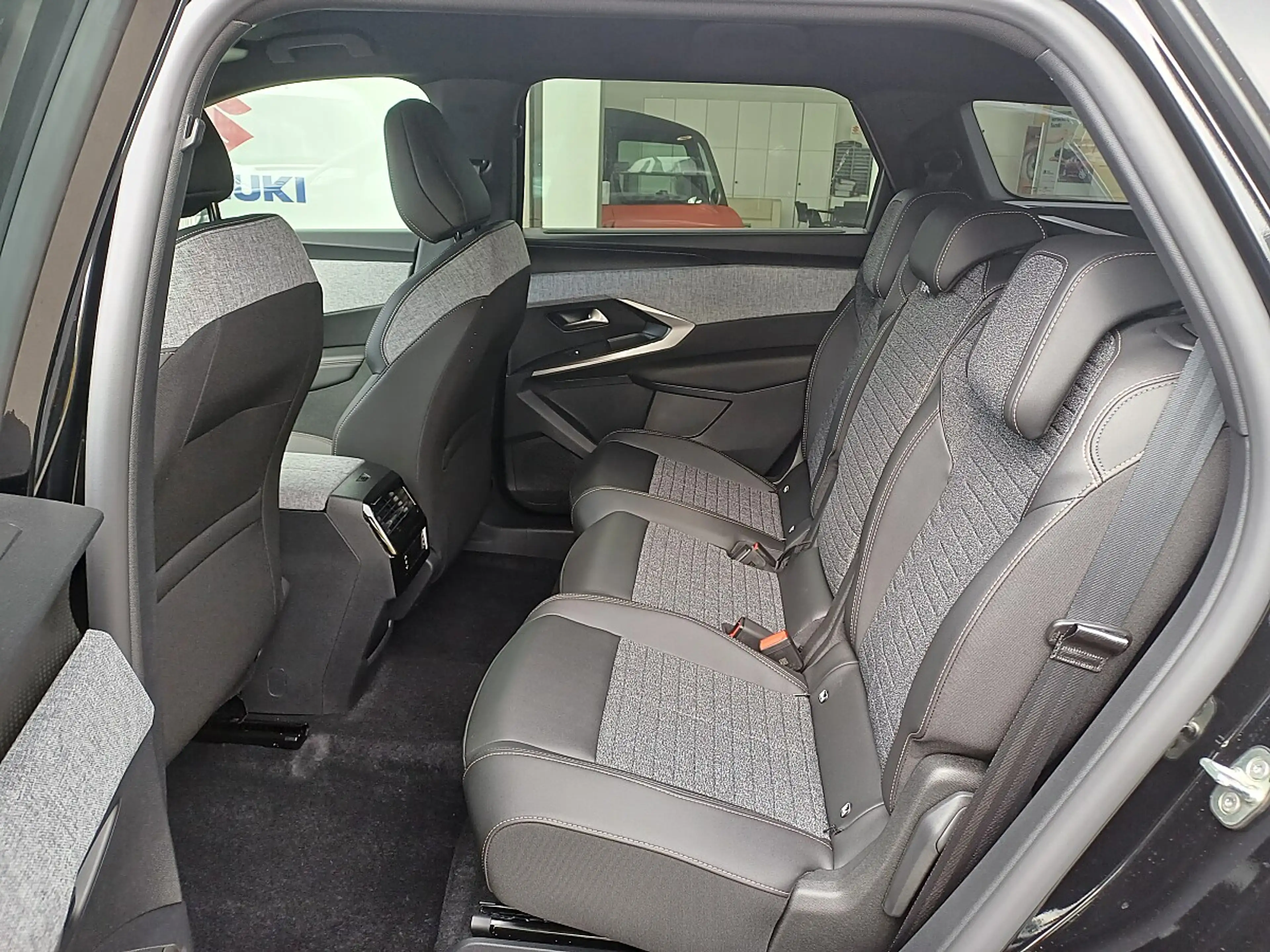 Peugeot 5008 ALLURE Hybrid 145 e-DCS6 — photo 7
