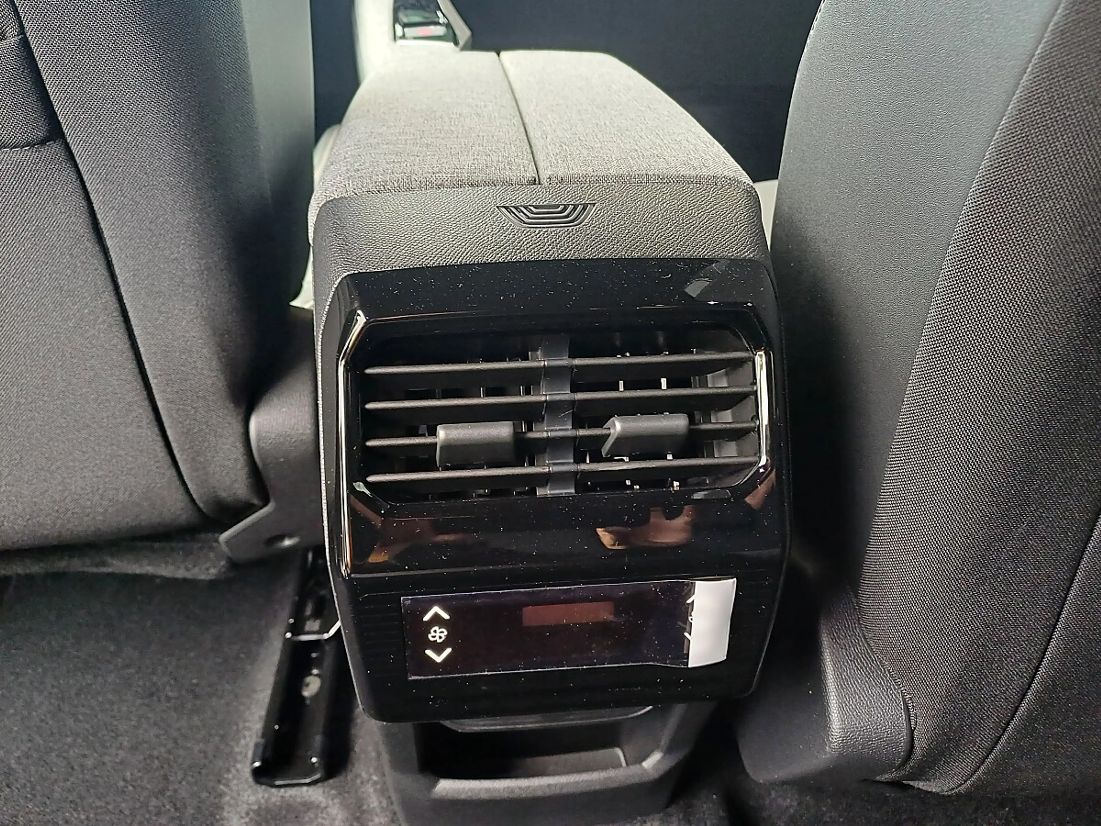 Peugeot 5008 ALLURE Hybrid 145 e-DCS6 — photo 9