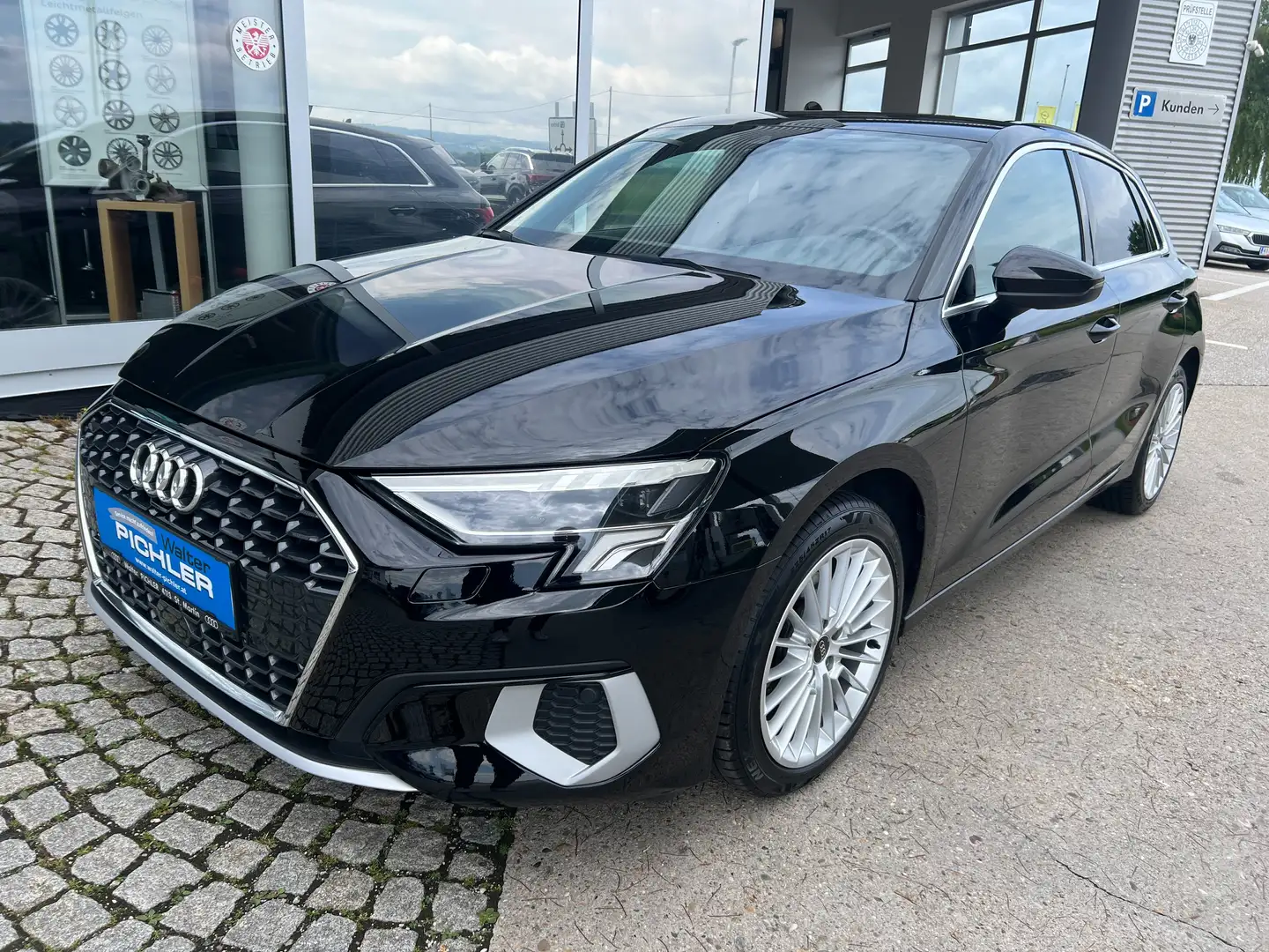 Audi A3 Sportback 35 TFSI advanced Schwarz - 1