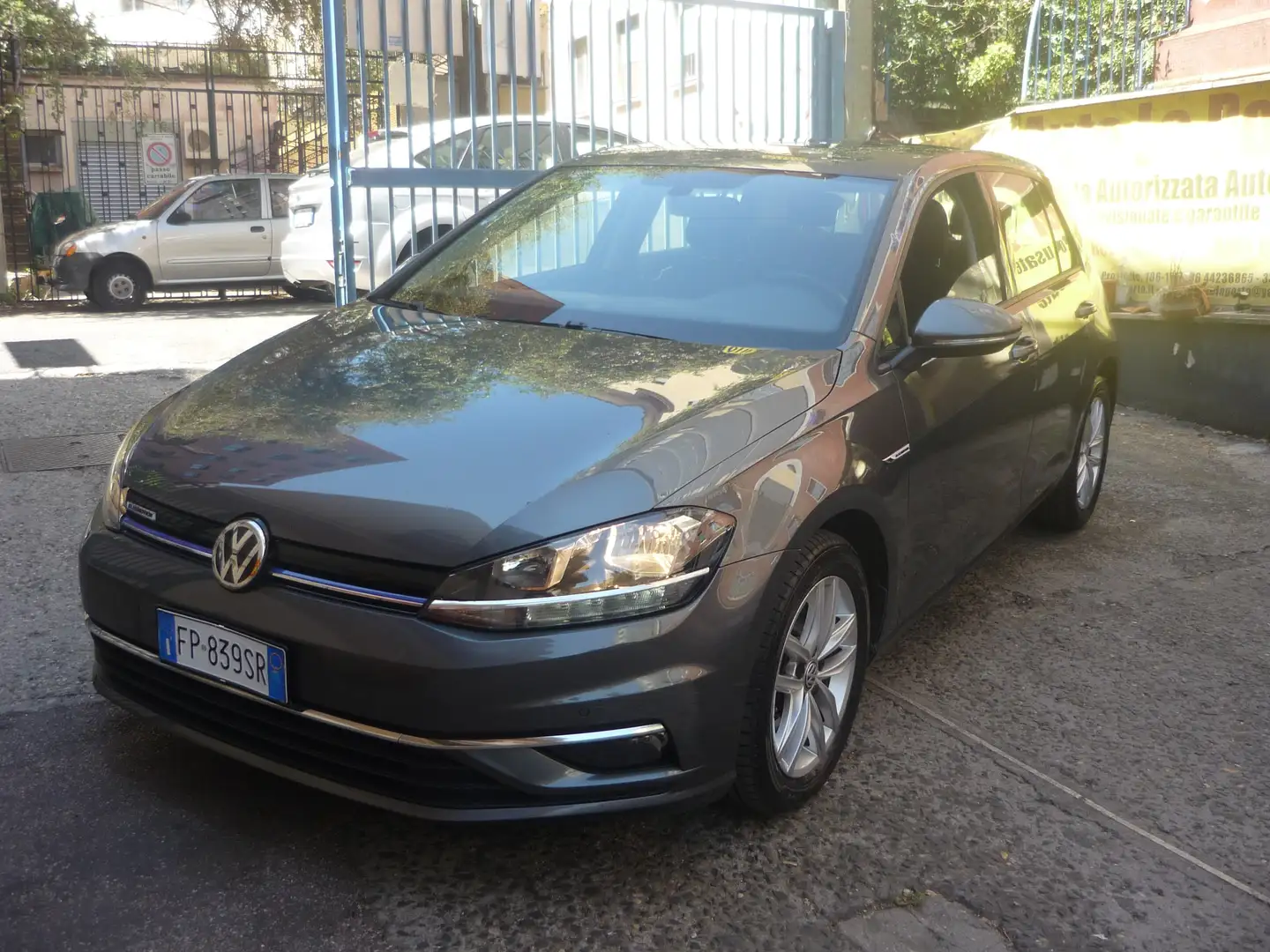 Volkswagen Golf Golf VII 2017 5p 5p 1.4 tgi Executive 110cv dsg Grigio - 1